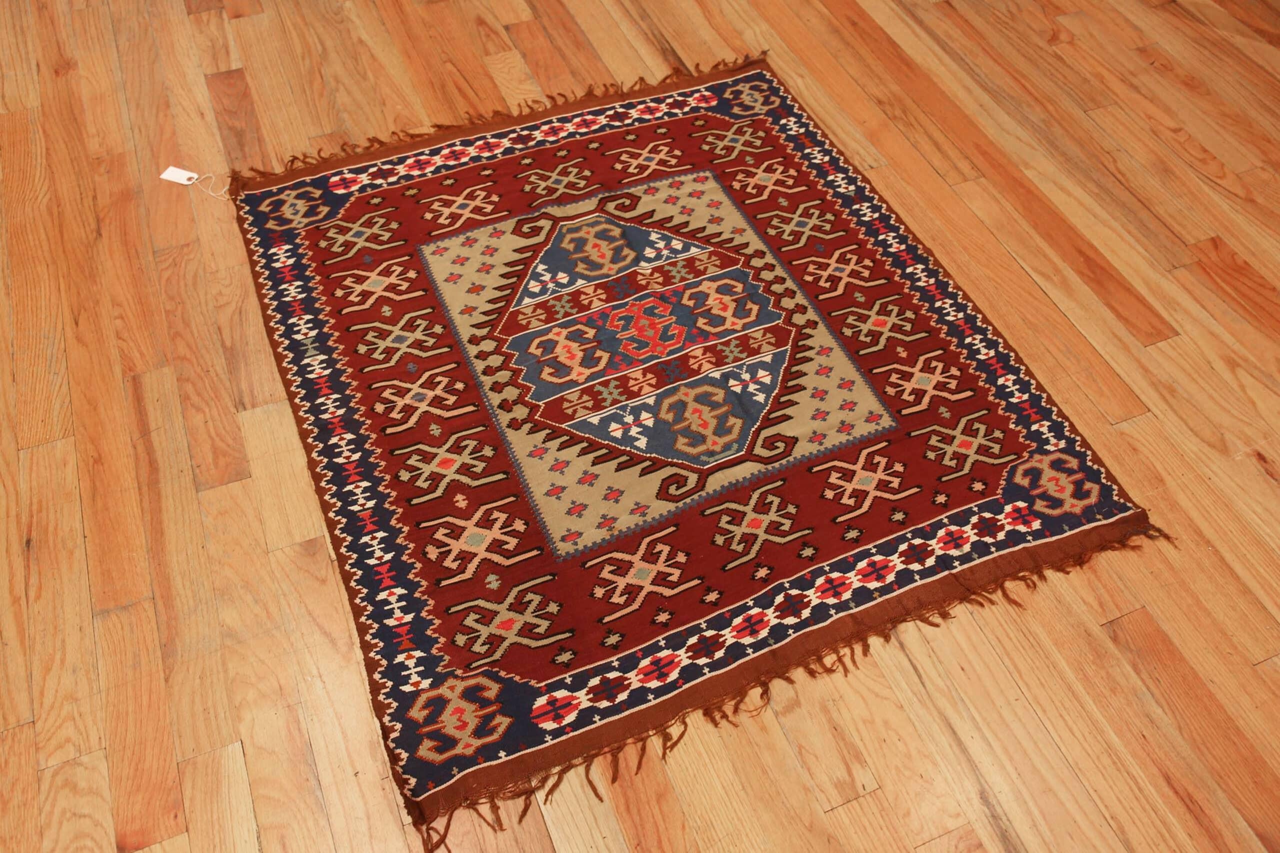 Collection Nazmiyal Collection Kilim turc en soie 3 ft 9 in x 4 ft 3 in Bon état - En vente à New York, NY