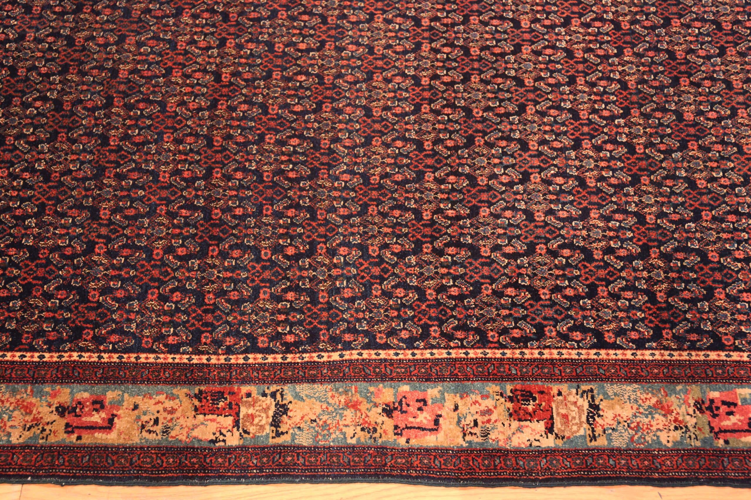 Nazmiyal Collection Klein Blau Herati Senneh Teppich 4 ft 6 in x 6 ft 7 in (Handgeknüpft) im Angebot