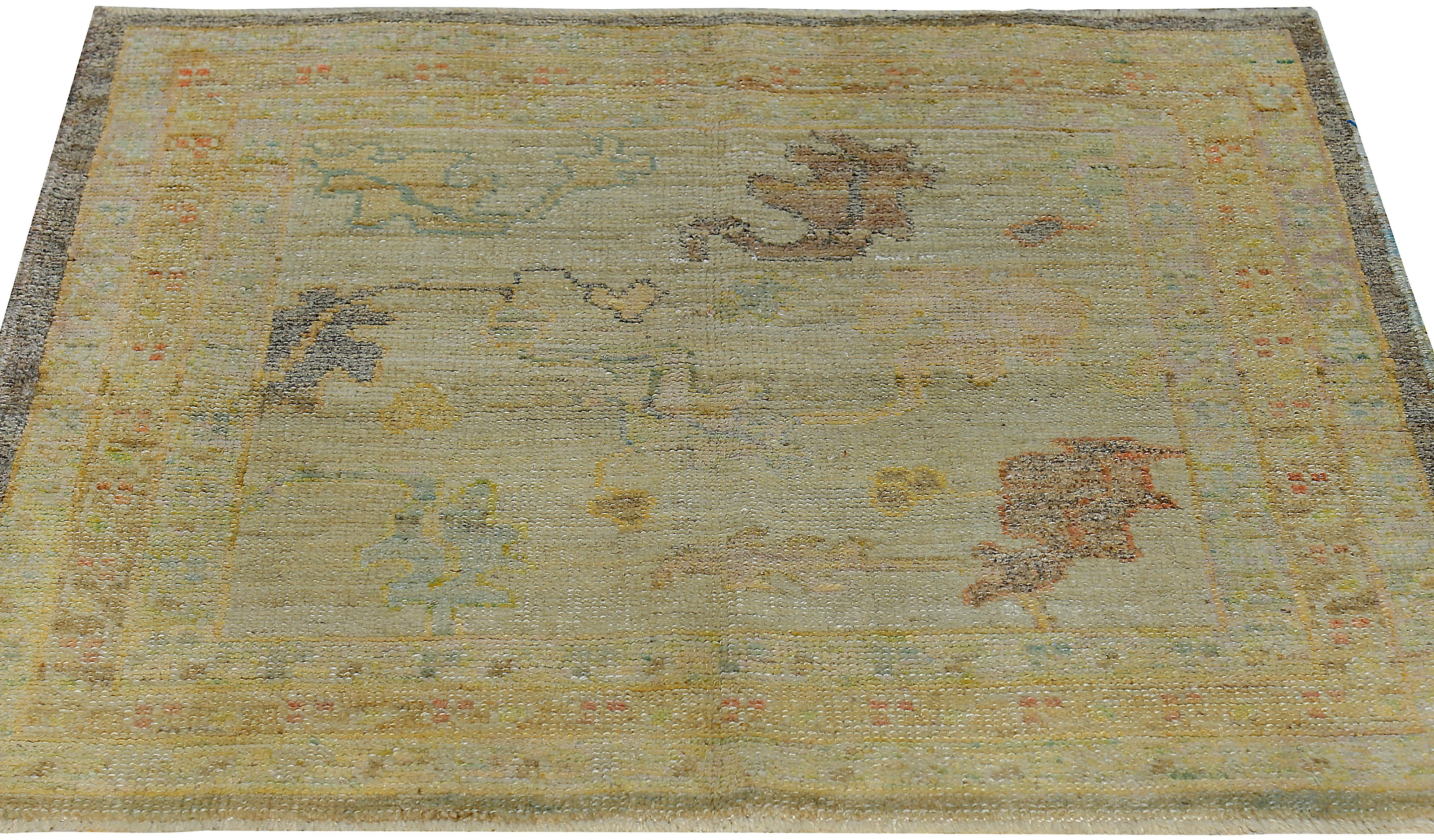 Nazmiyal Collection Small Modern Turkish Oushak Rug 5 ft 4 in x 6 ft 7 in In New Condition In New York, NY