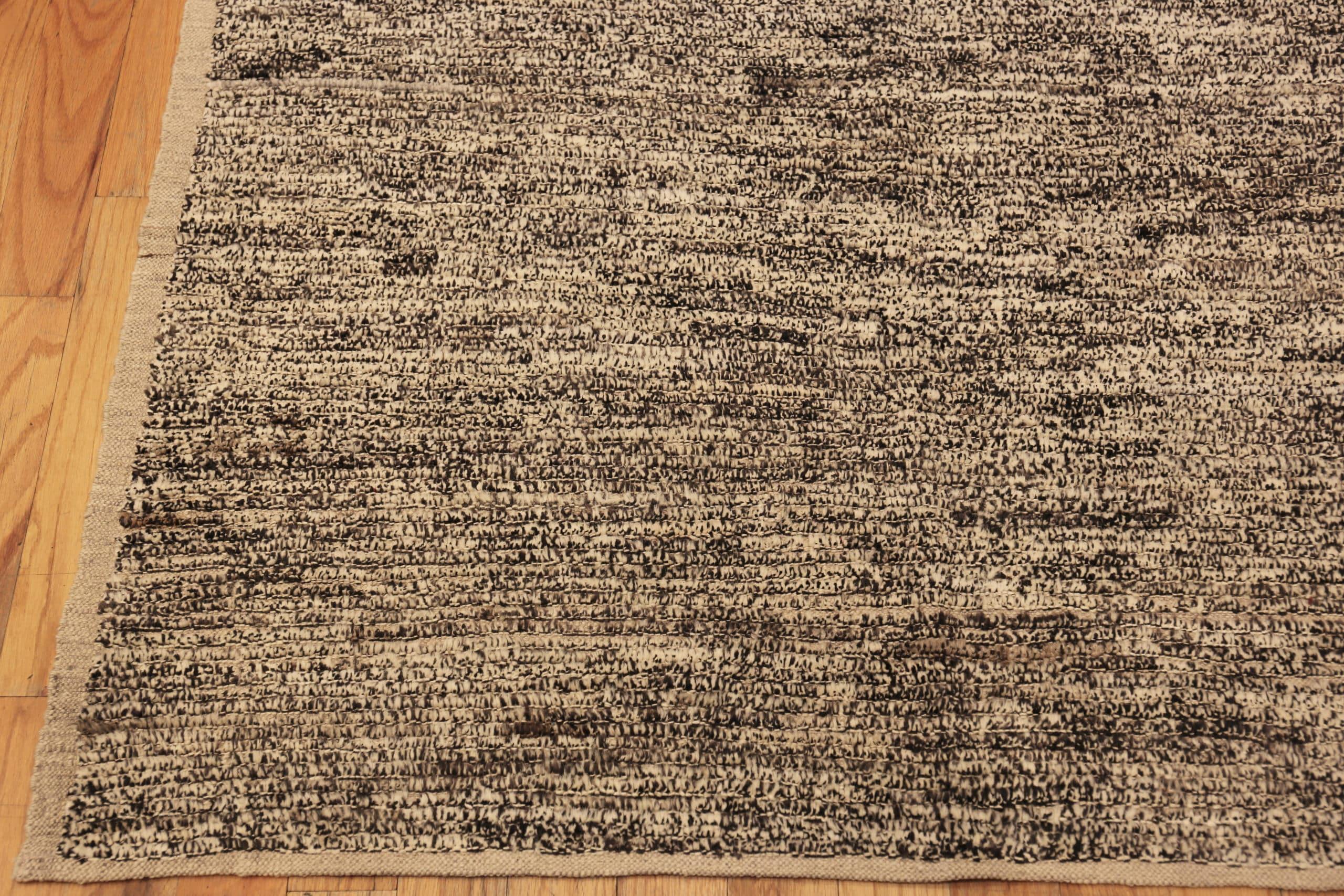 Moderner, strukturierter Beige-Teppich der Nazmiyal Kollektion im Used-Look, 2,74 m x 3,66 m (Handgeknüpft) im Angebot