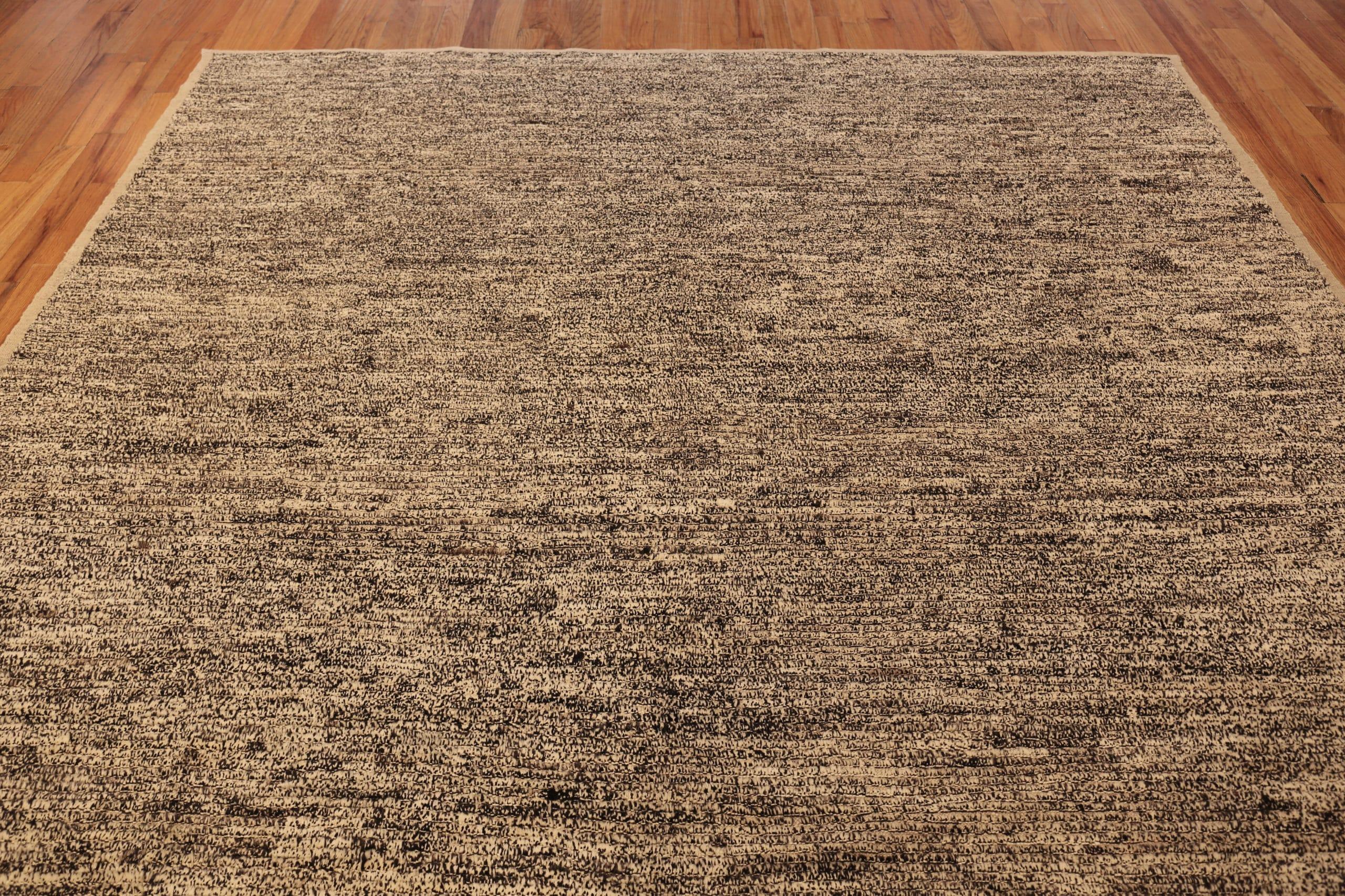 Nazmiyal Collection Textured Beige Modern Distressed Rug. 9 ft 6 in x 11 ft 6 in In New Condition For Sale In New York, NY