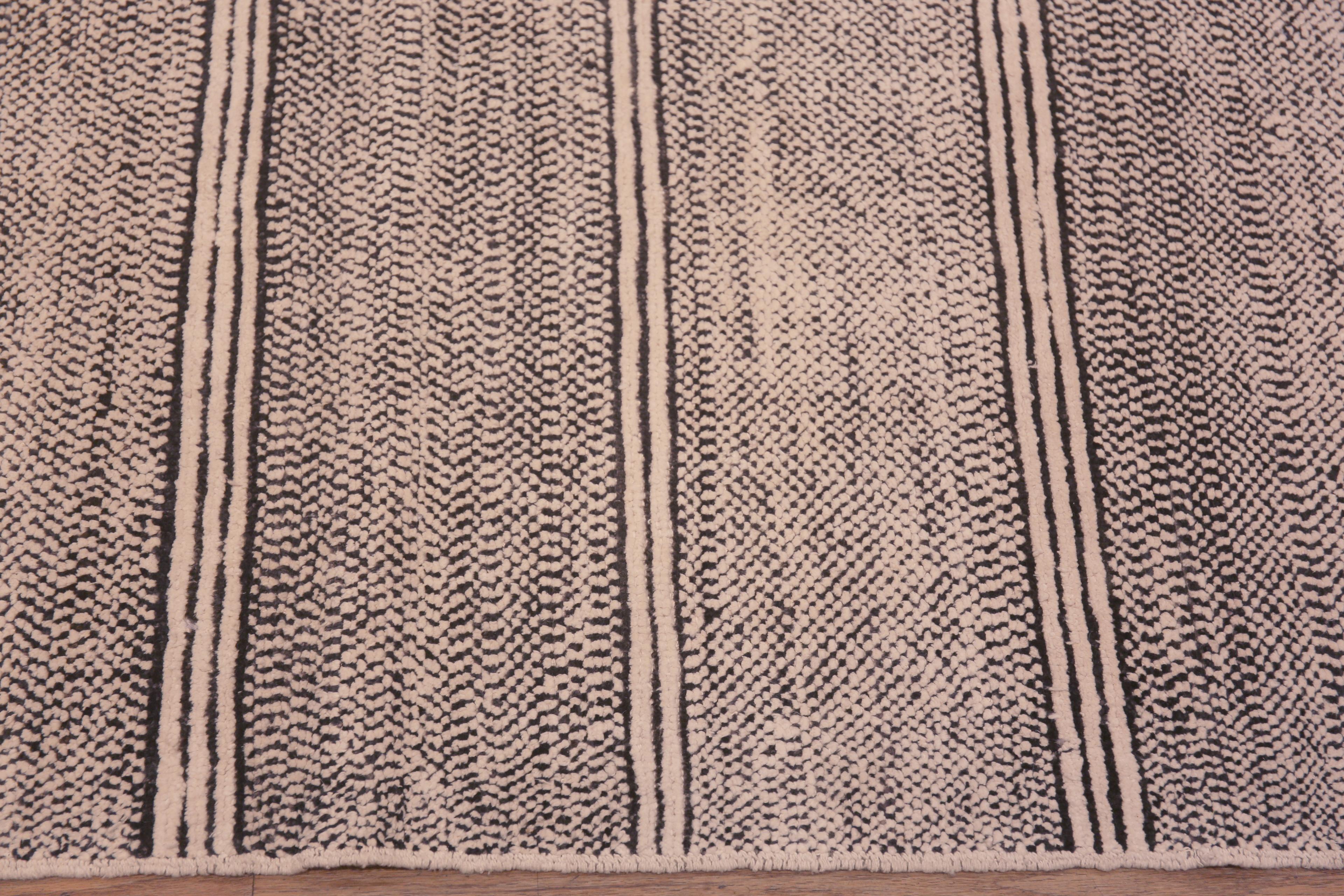 Contemporary Nazmiyal Collection Trendy Modern Black And White Abstract Area Rug 6'5