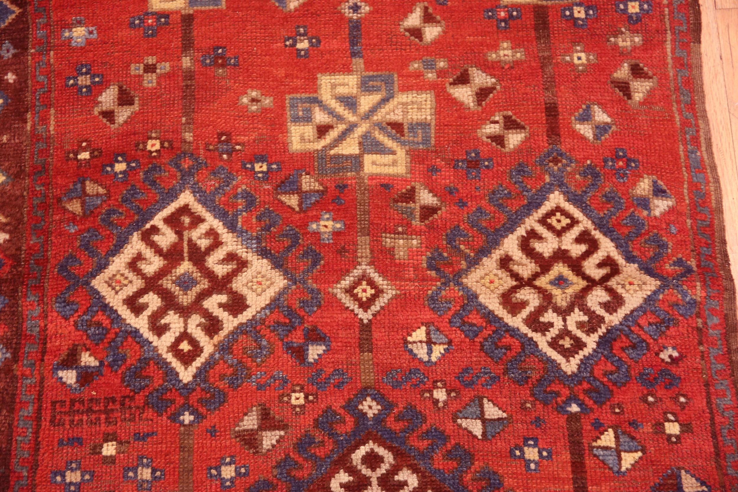 Nazmiyal Collection Tribal Anatolian Läufer Teppich 2 ft 11 in x 8 ft 4 in (Handgeknüpft) im Angebot