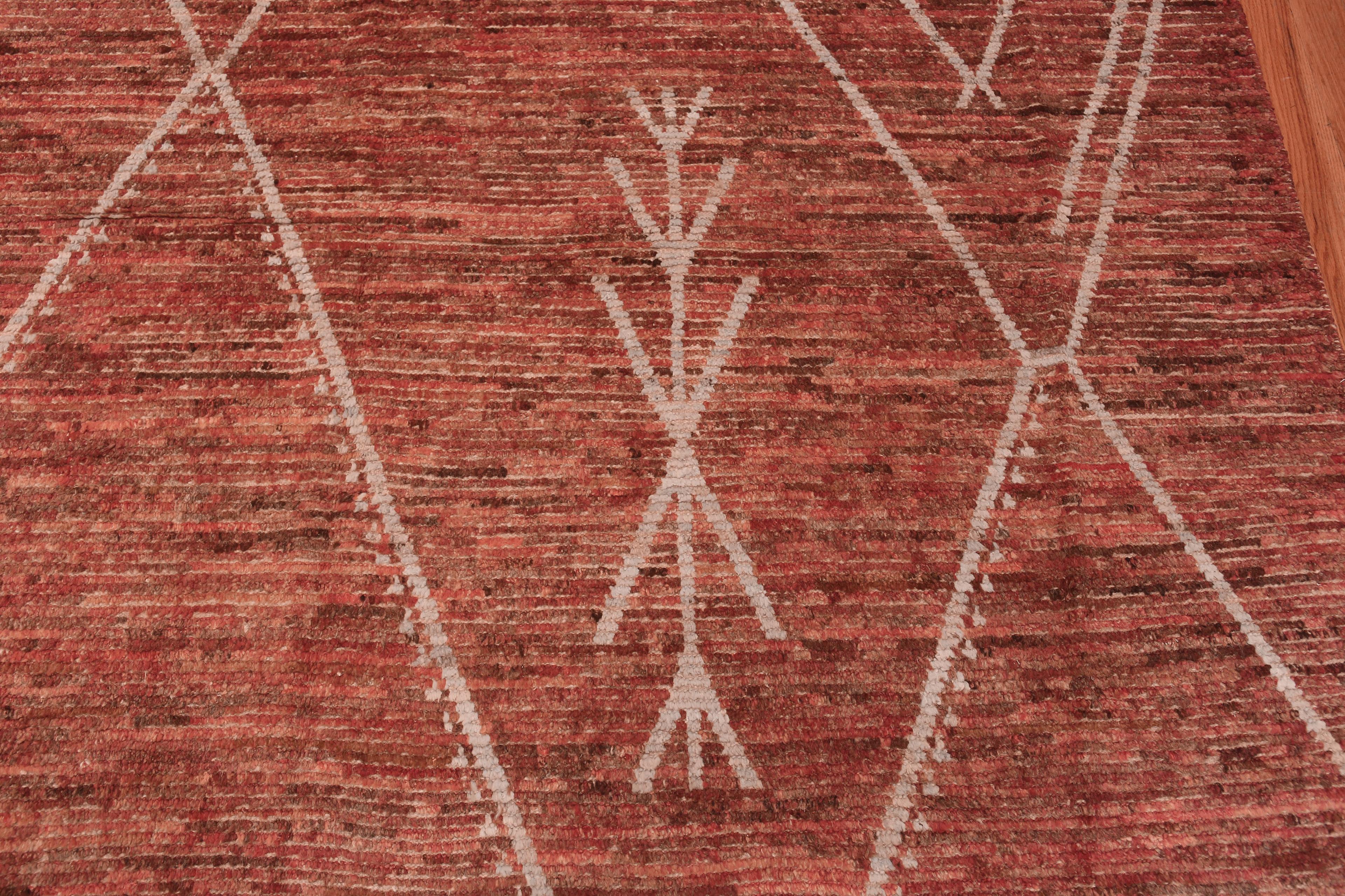 Schöner zeitgenössischer marokkanischer Stammes-Teppich Beni Ourain Design Modern Rustic Area Rug, Country Of Origin: Zentralasien, CIRCA Datum: Moderner Teppich