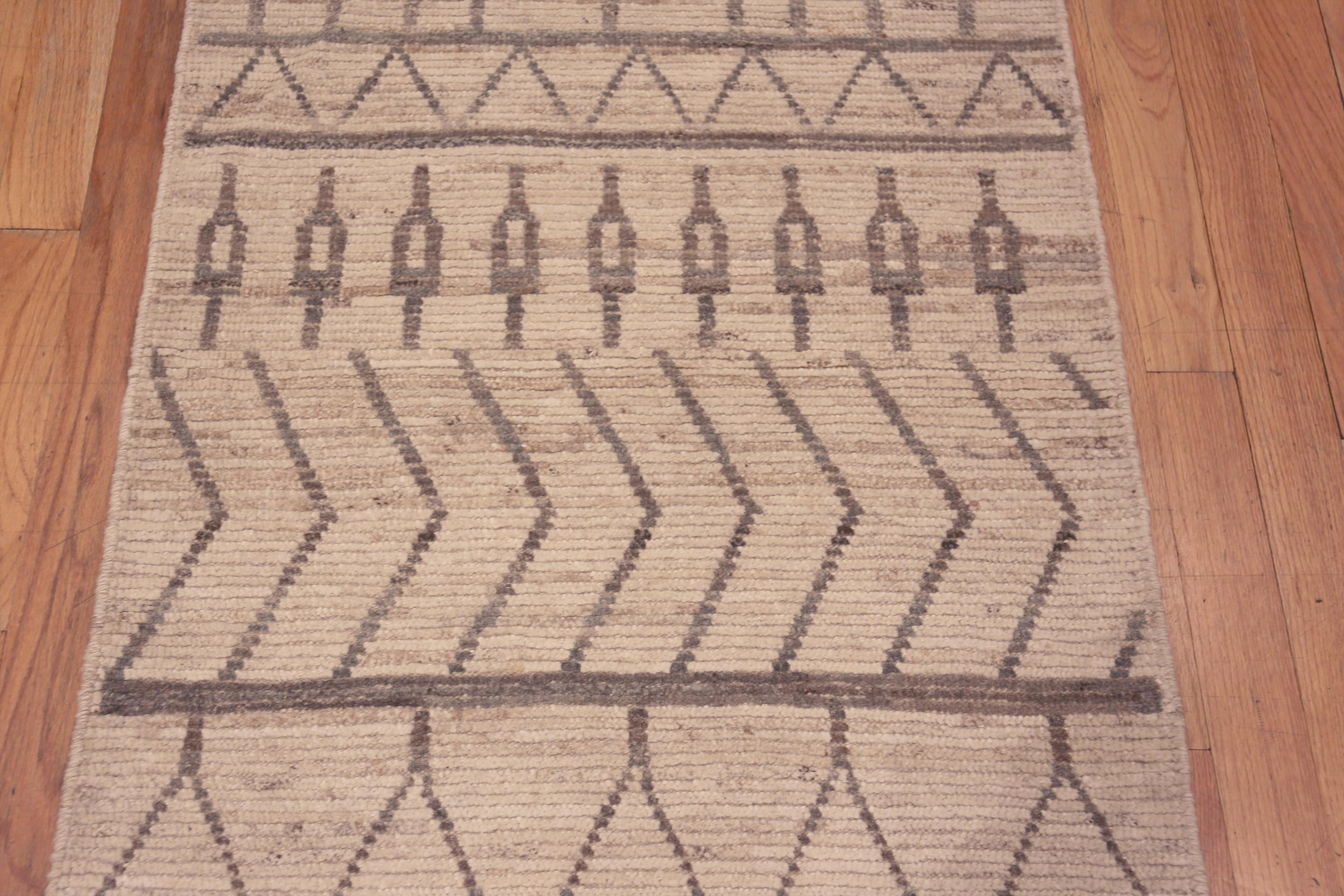 Noué à la main Collection Nazmiyal, design géométrique tribal, tapis de couloir moderne de 3' x 11' en vente