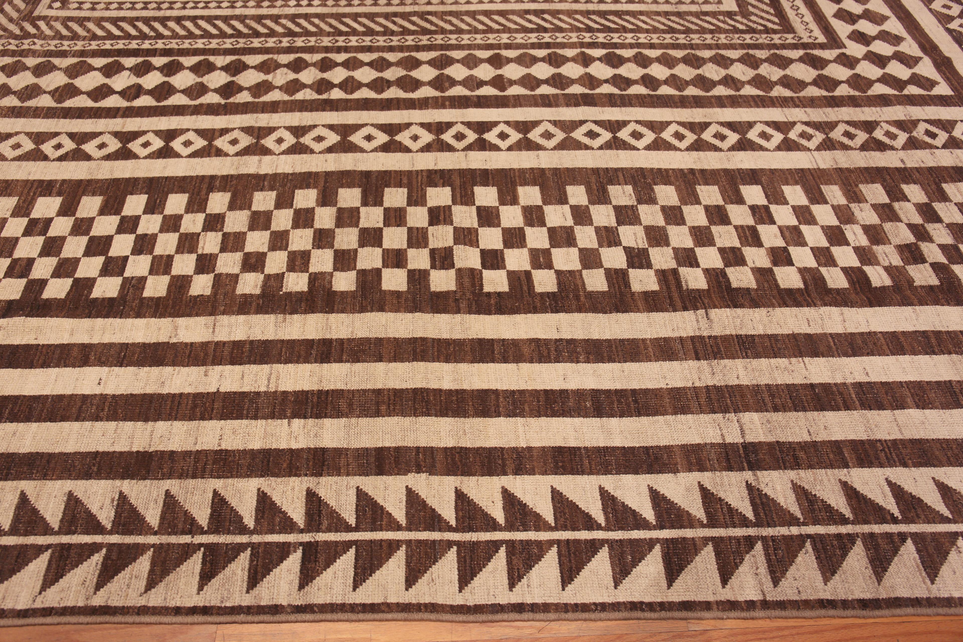 Nazmiyal Collection Alfombra de diseño geométrico tribal y moderno 15' x 23' en Nuevo estado para la venta en New York, NY