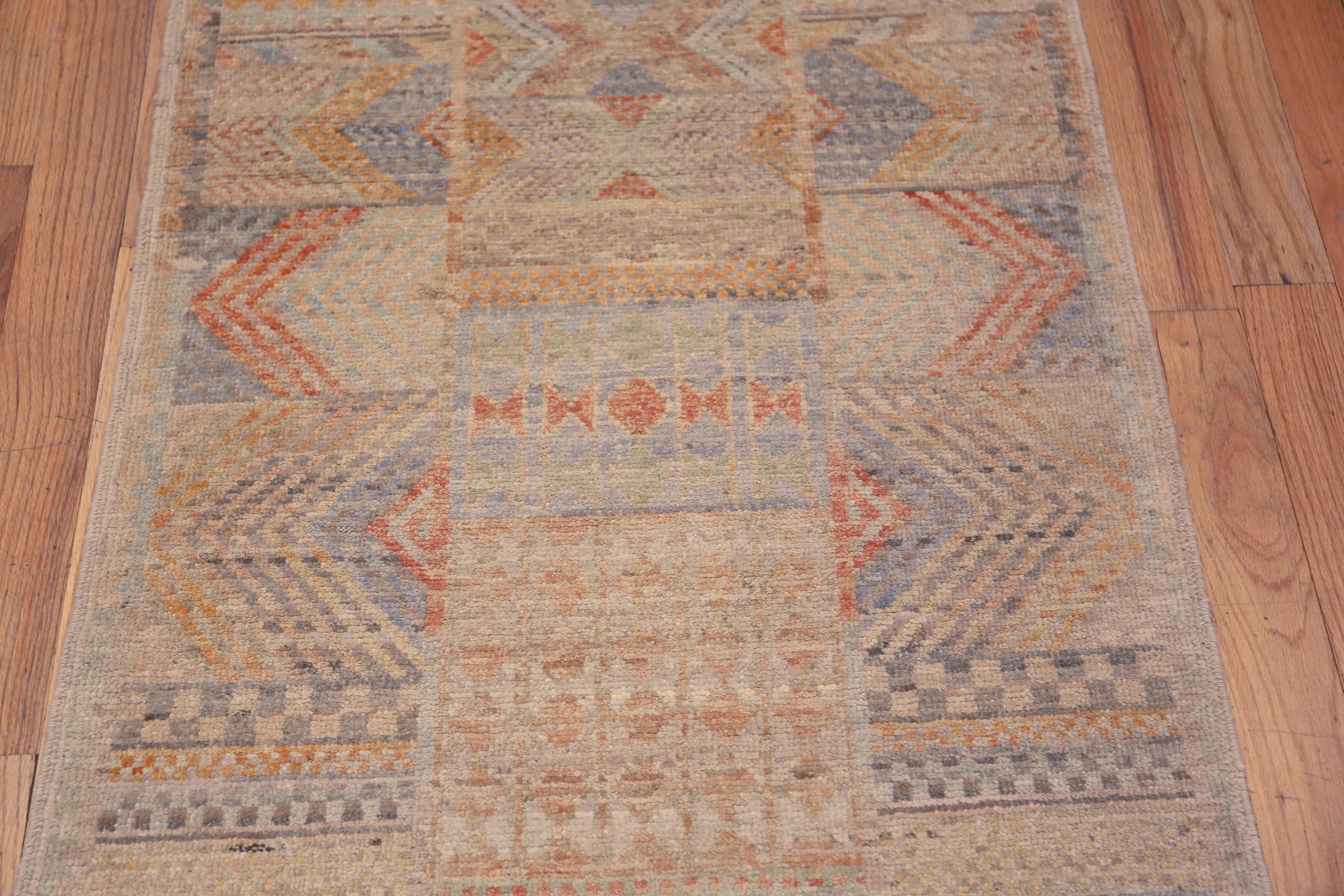 Noué à la main Tapis de couloir Tribal Géométrique Modernity de Nazmiyal Collection 2'9