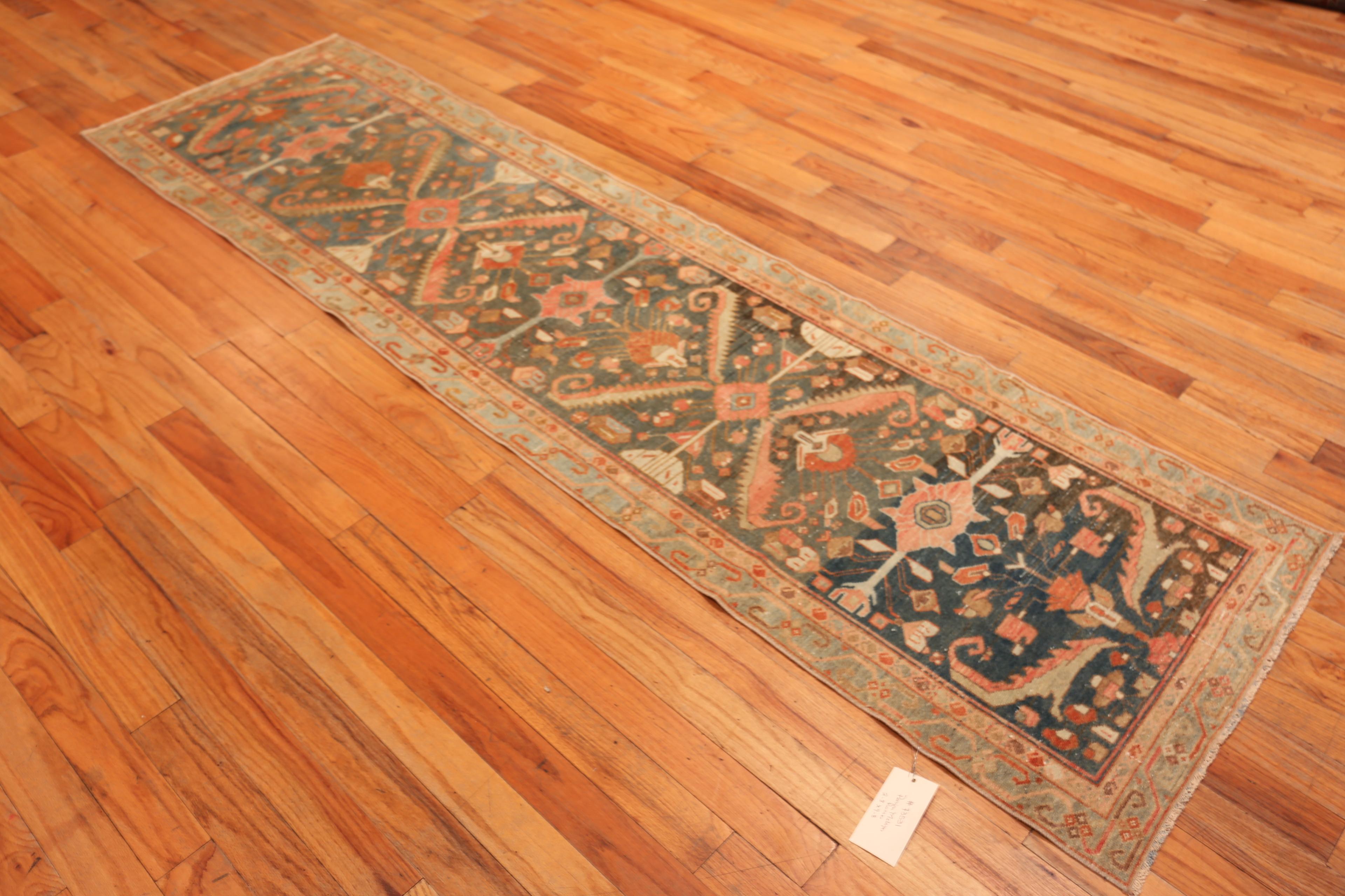 Nazmiyal Collection Tribal Vintage Malayer Läufer Teppich 2 ft 8 in x 9 ft 7 in (Persisch) im Angebot