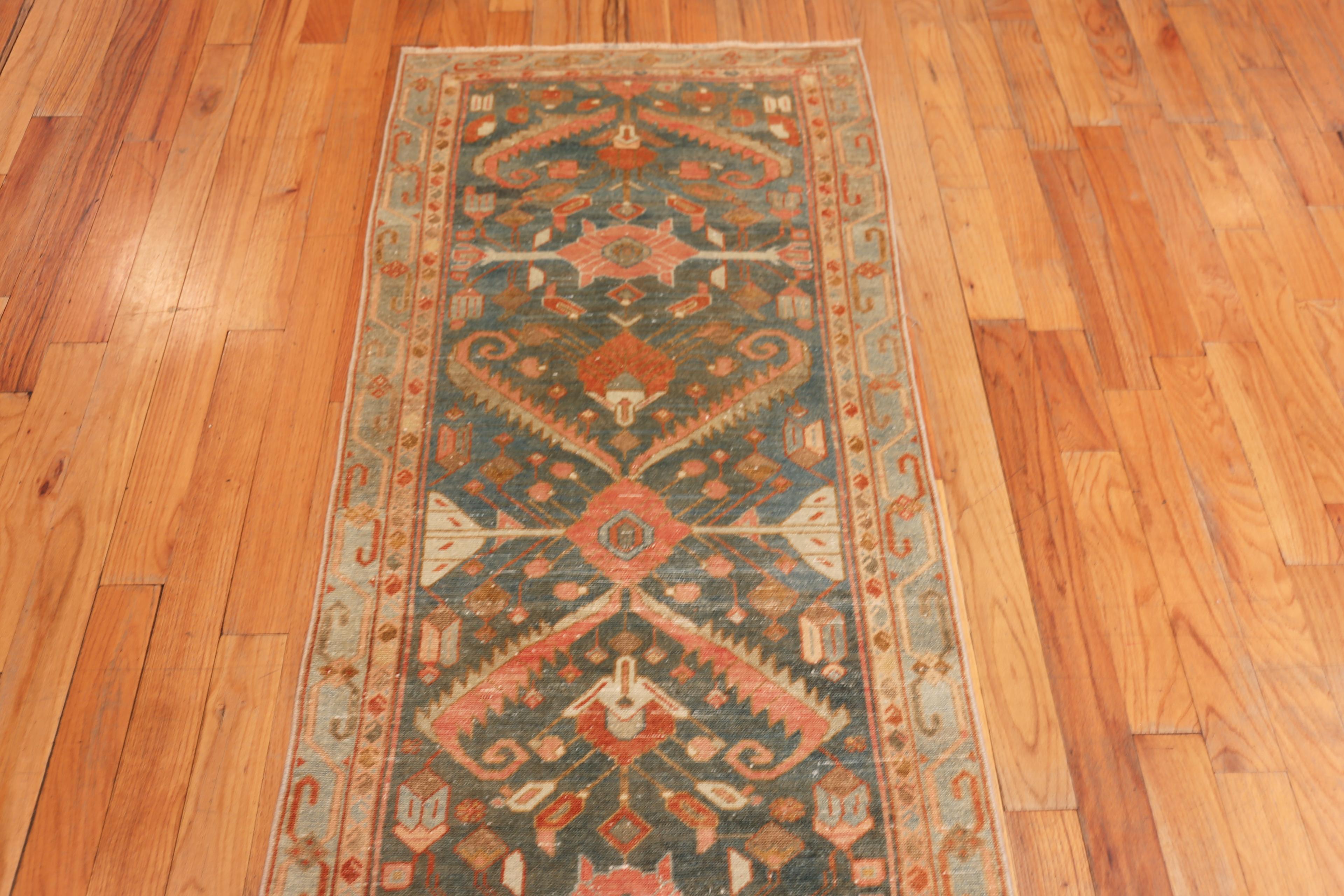 Nazmiyal Collection Tribal Vintage Malayer Läufer Teppich 2 ft 8 in x 9 ft 7 in (Handgeknüpft) im Angebot