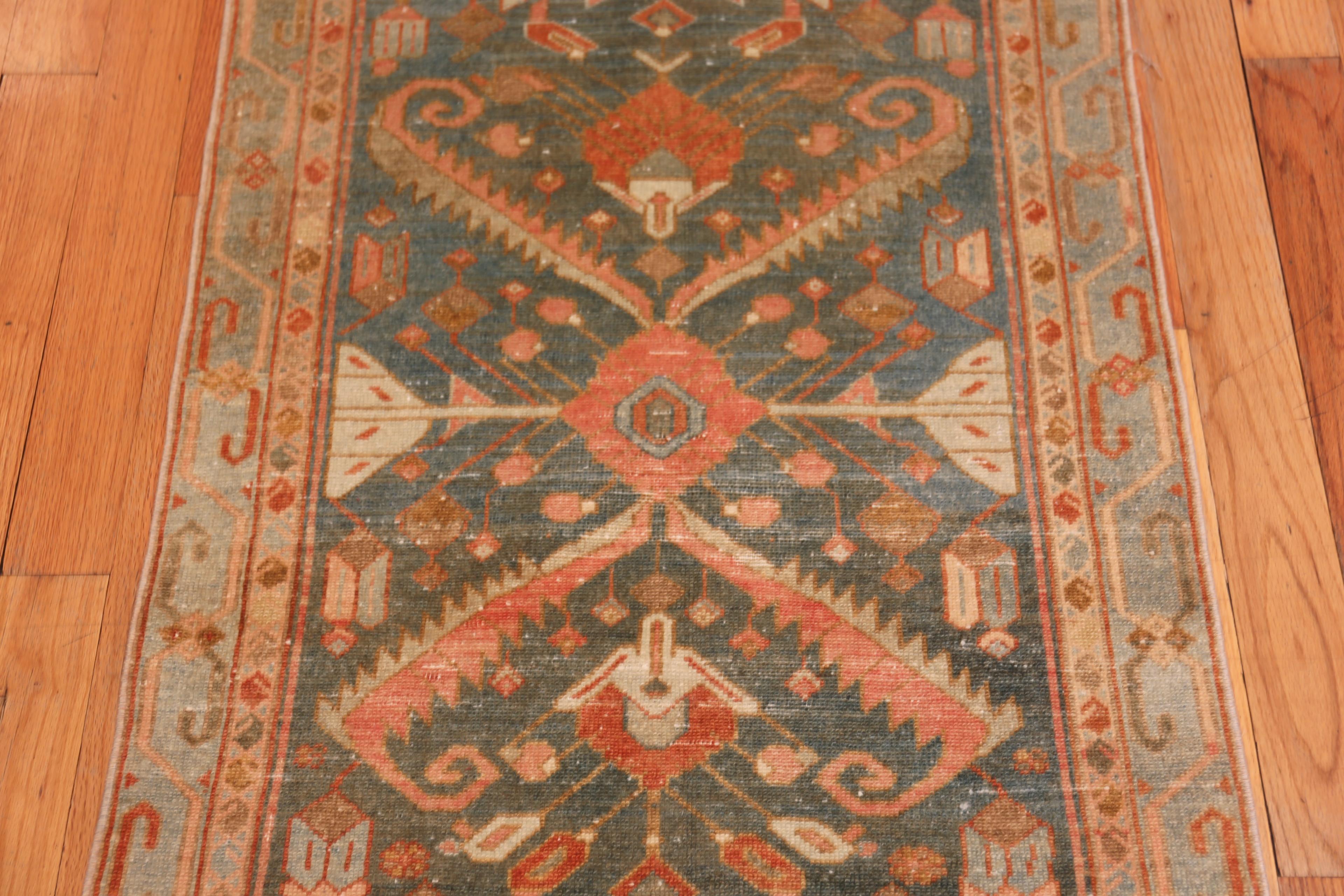 Nazmiyal Collection Tribal Vintage Malayer Läufer Teppich 2 ft 8 in x 9 ft 7 in im Zustand „Gut“ im Angebot in New York, NY
