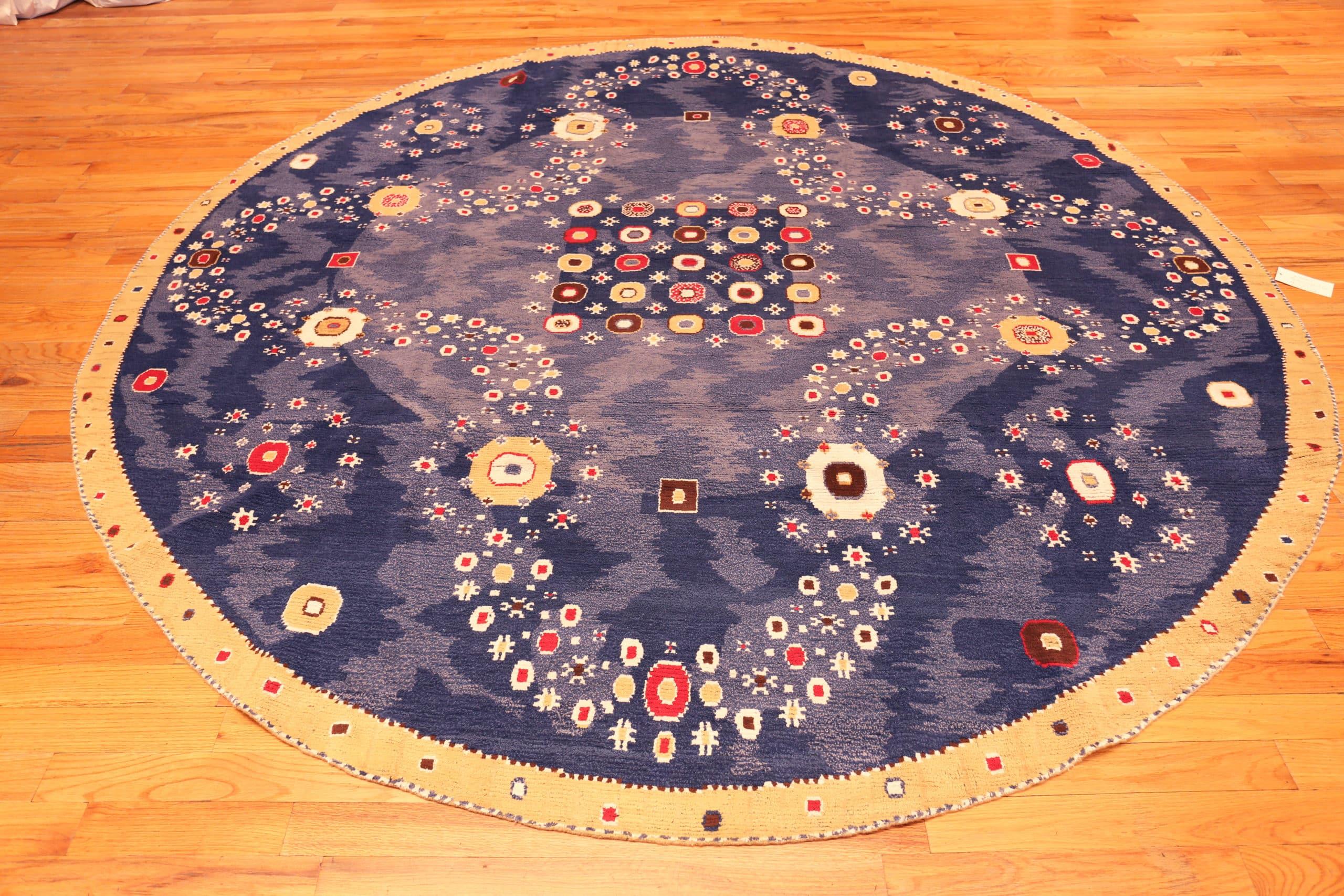 Contemporary Nazmiyal Collection Vibrant Modern Swedish Inspired Round Blue Rug 9'10