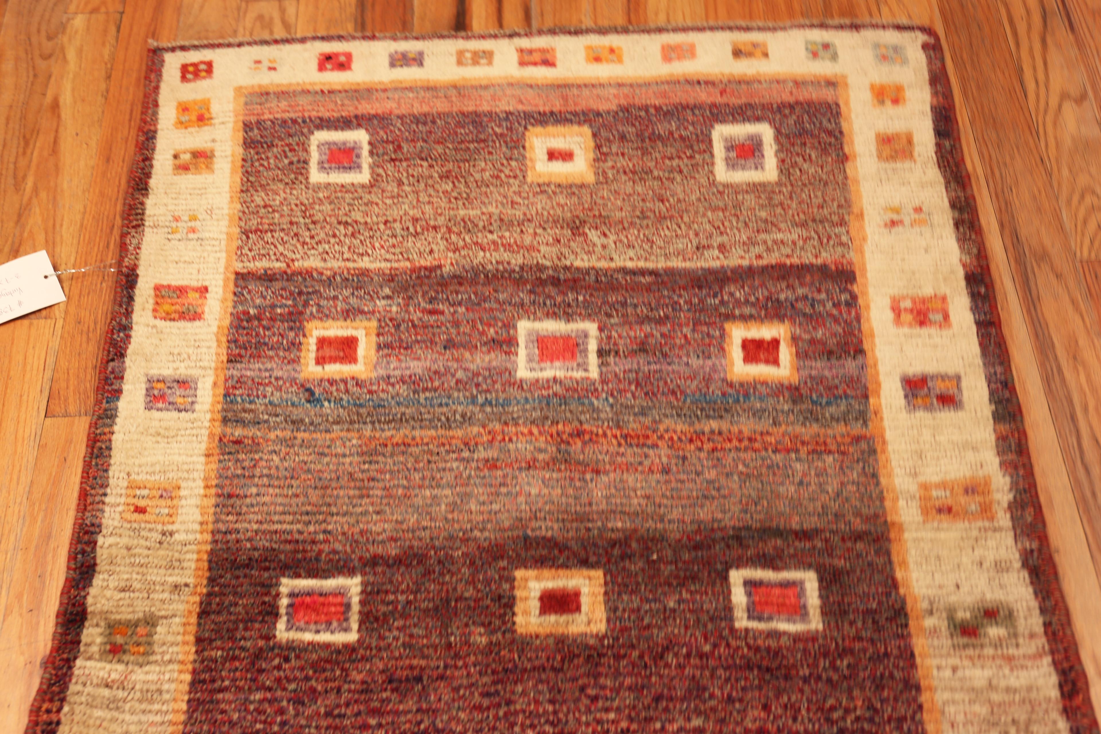 Nazmiyal Collection Vintage Gabbeh Teppich Quadratische Motive und Tribal 3' 7