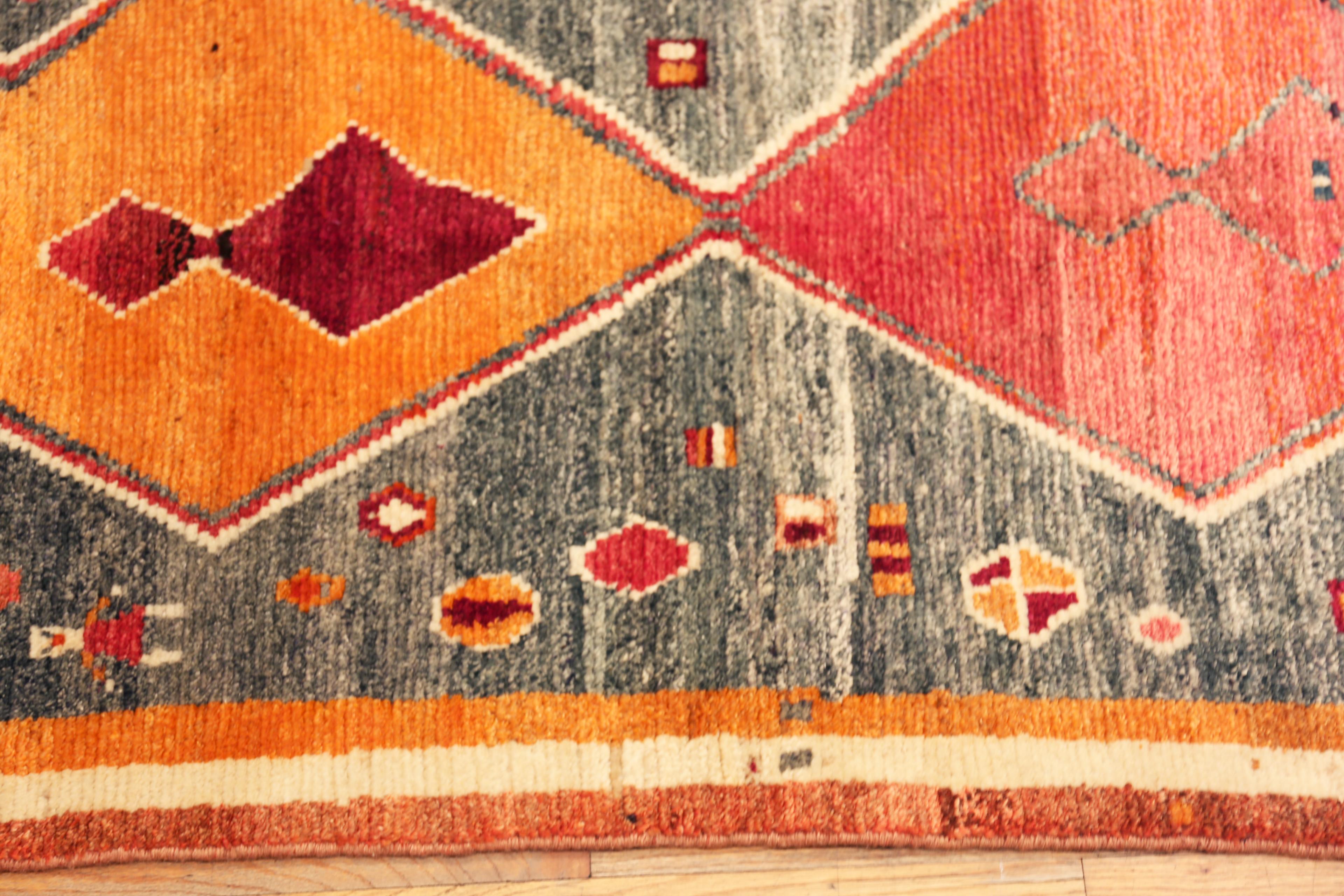 Nazmiyal Collection Vintage Gabbeh Teppich Stammes-Sonnenuntergang Palette 3 ft x 5 ft 5 in (Persisch) im Angebot