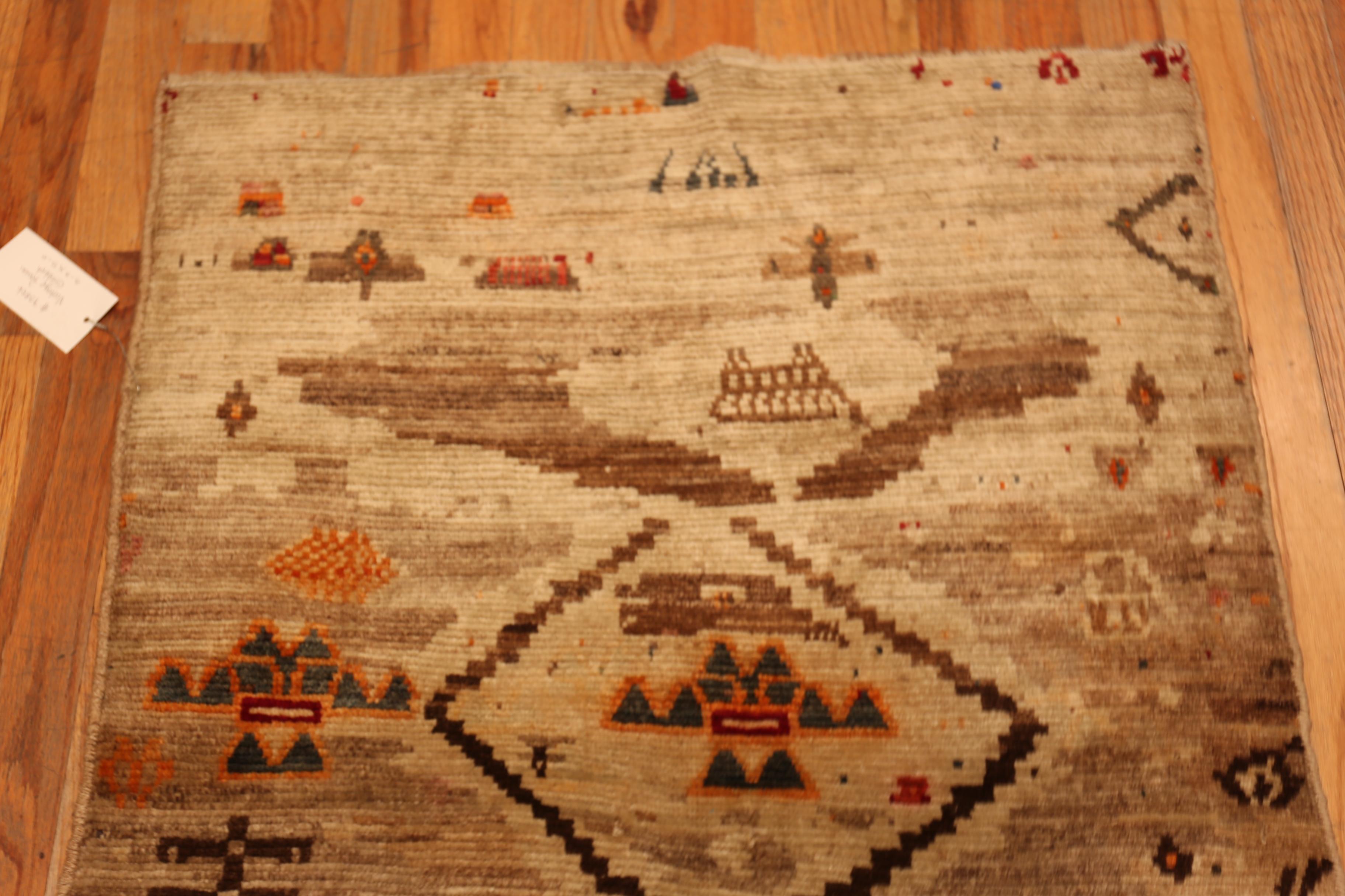 Nazmiyal Collection Vintage Gabbeh Teppich mit Glyphen Wüste Töne 3' 3