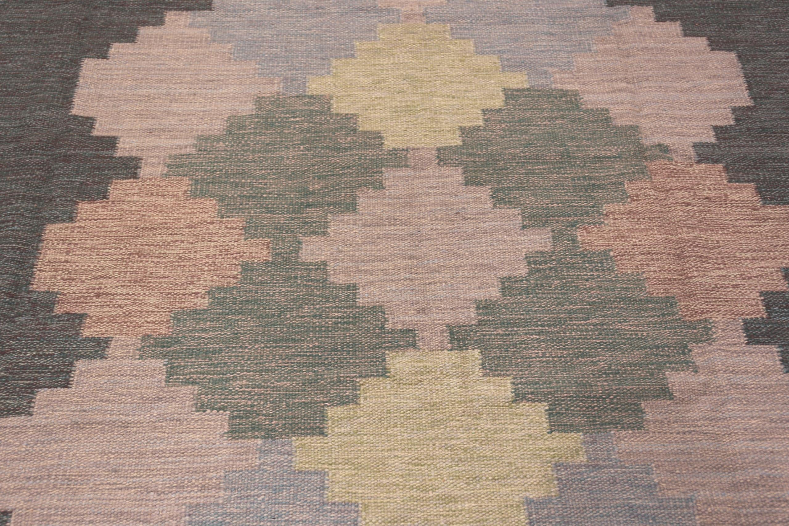 Annodato a mano Nazmiyal Collection Rug & Kilim svedese di ispirazione vintage. in vendita