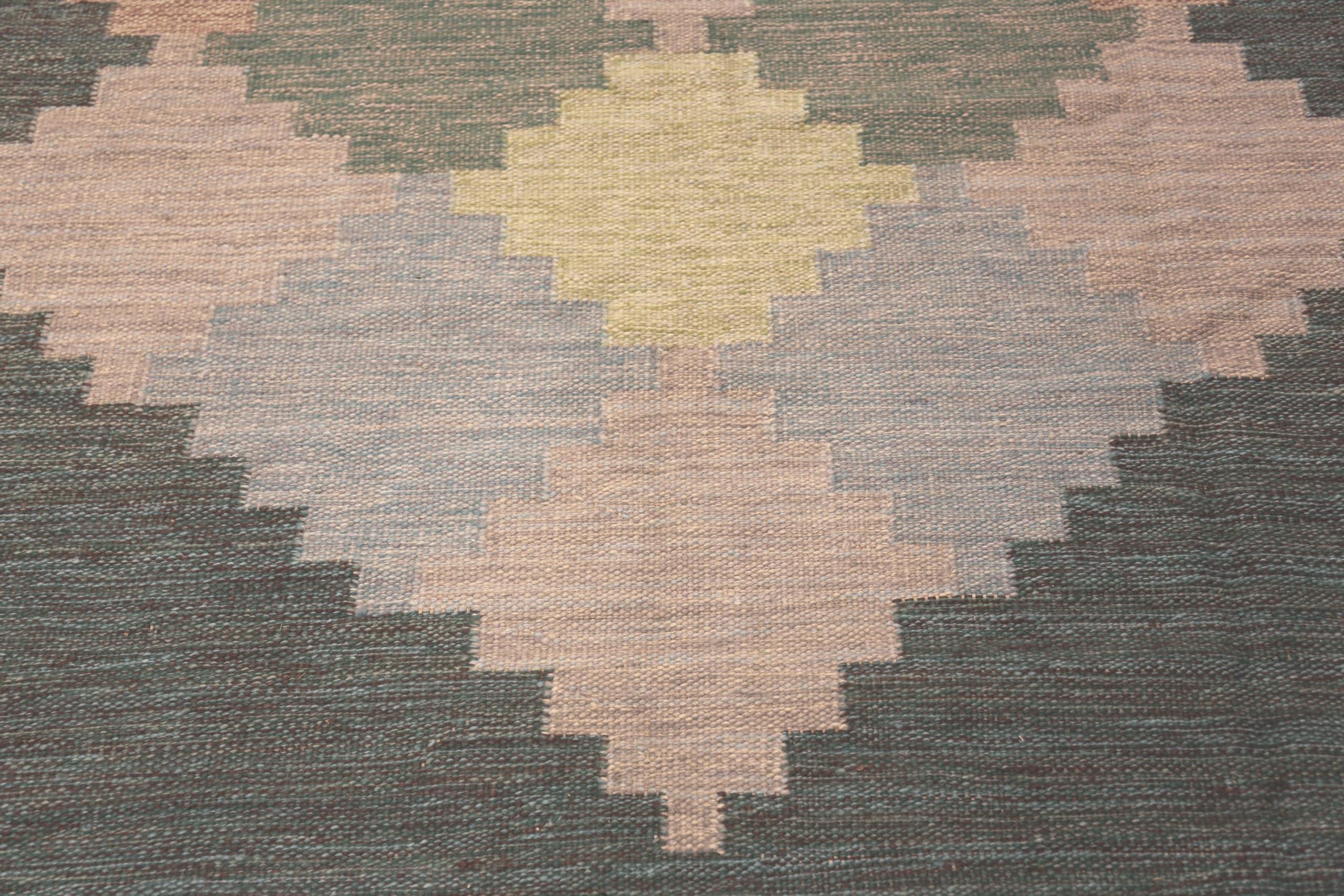 Nazmiyal Collection Rug & Kilim svedese di ispirazione vintage. In condizioni Nuovo in vendita a New York, NY