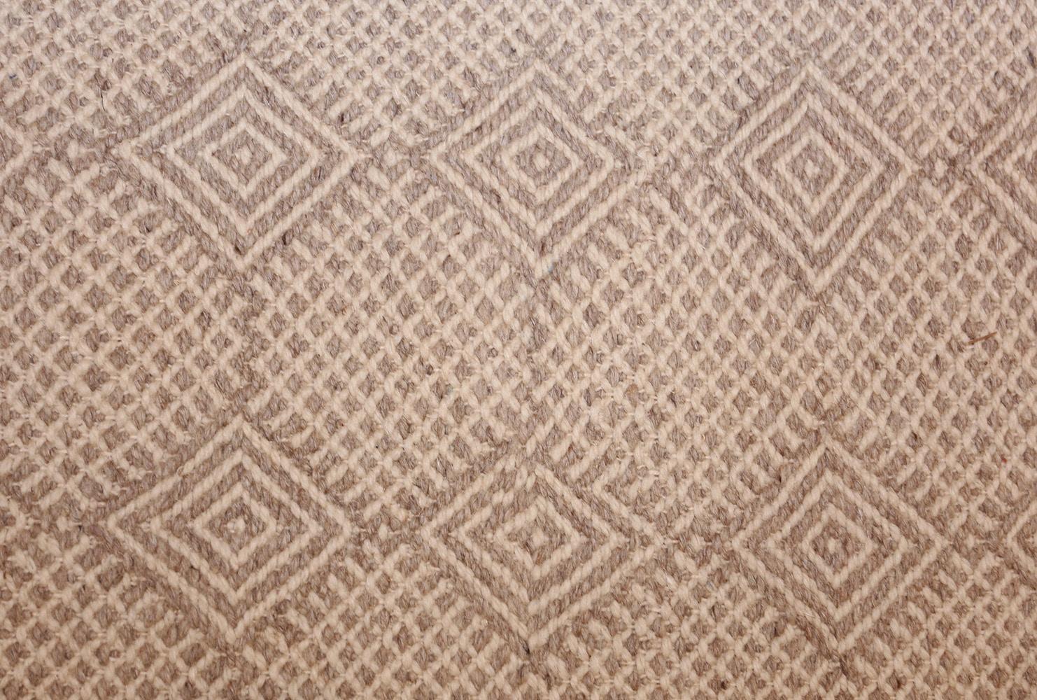 Marokkanischer Kelimteppich im Vintage-Stil. Größe: 8 Fuß 3 Zoll x 16 Fuß 4 Zoll  (Handgewebt) im Angebot