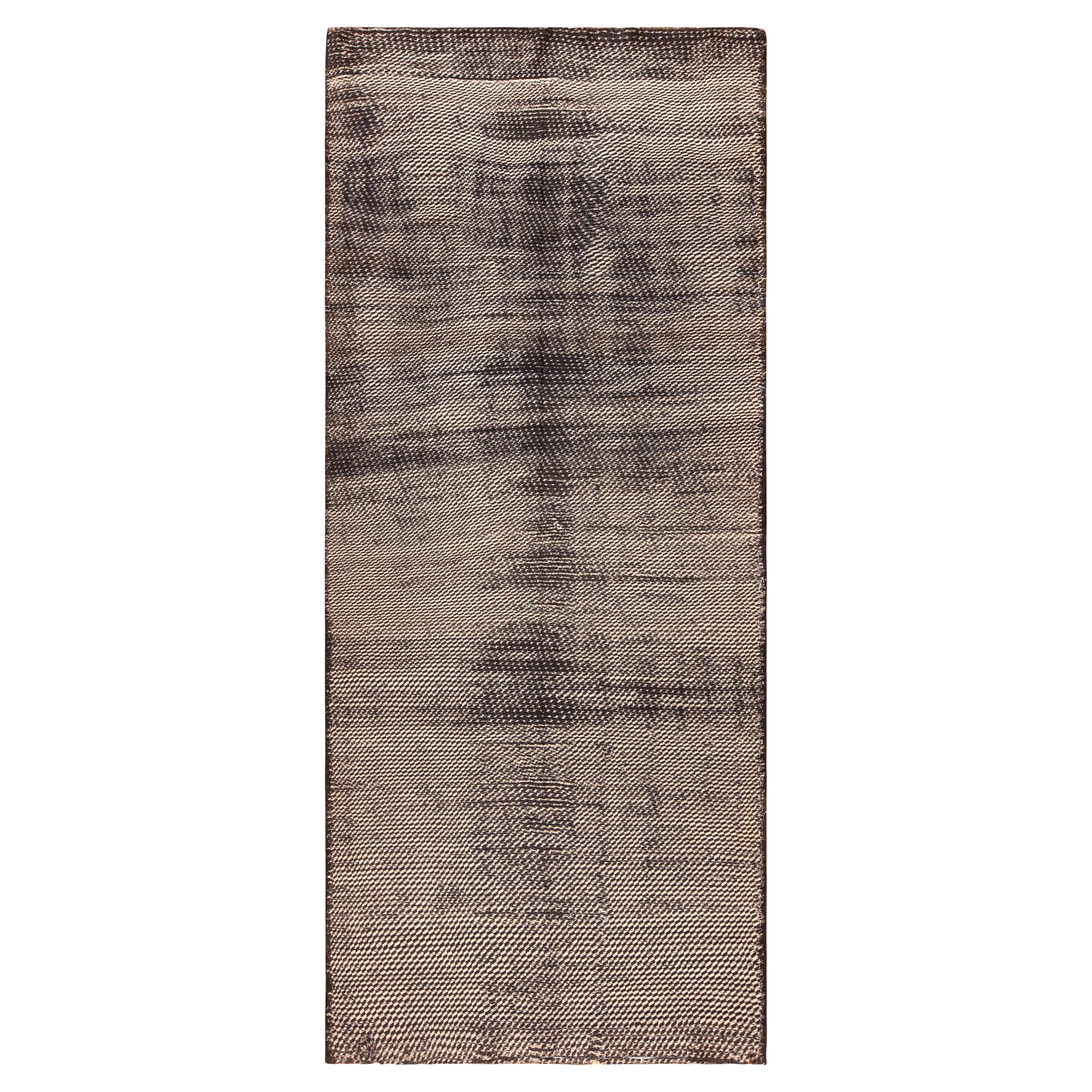 Tappeto Nazmiyal Collection Vintage Moroccan 4 ft 5 in x 10 ft 3 in