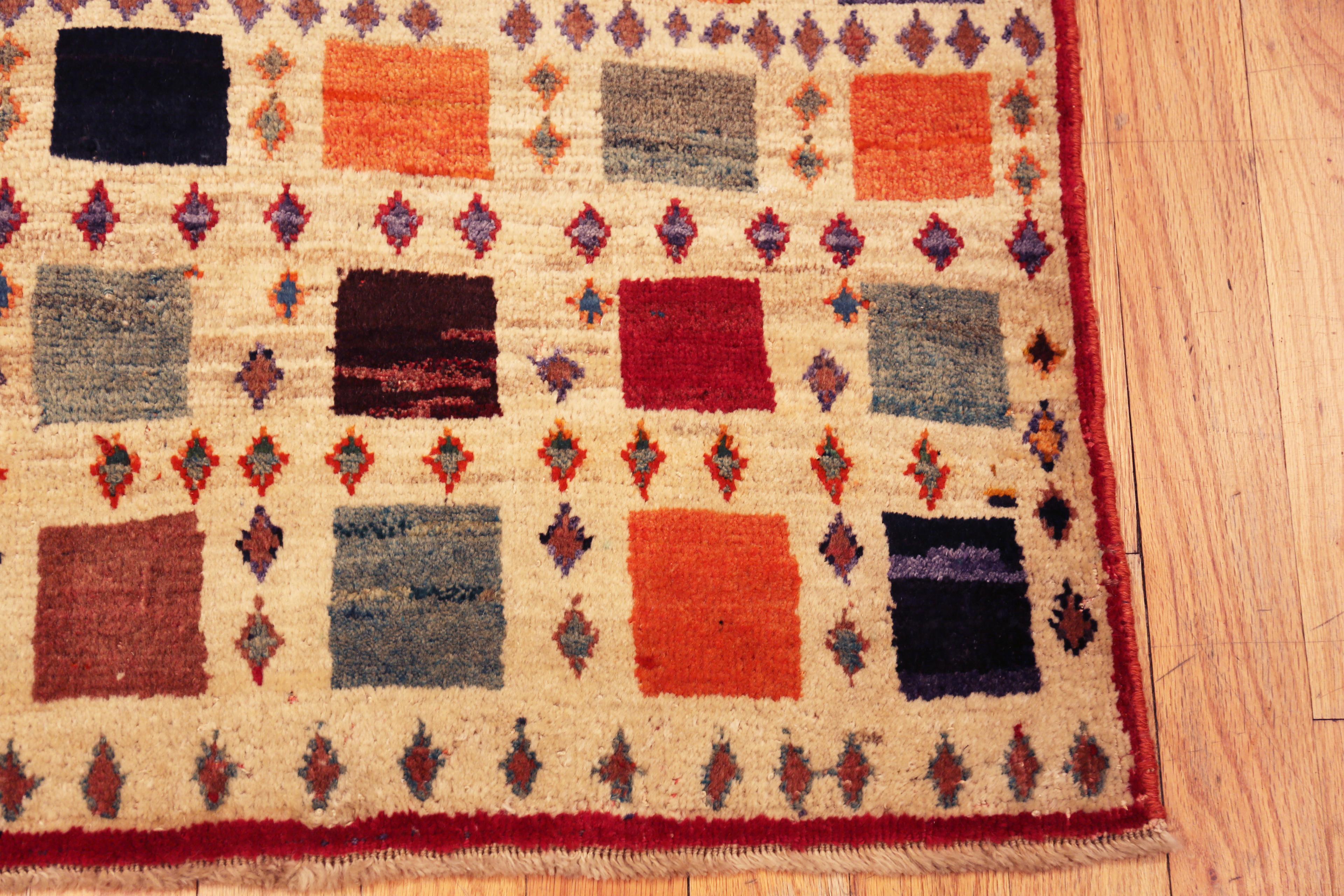 XX secolo Tappeto Nazmiyal Collection Vintage Persian Gabbeh 2 ft 10 in x 4 ft 2 in in vendita