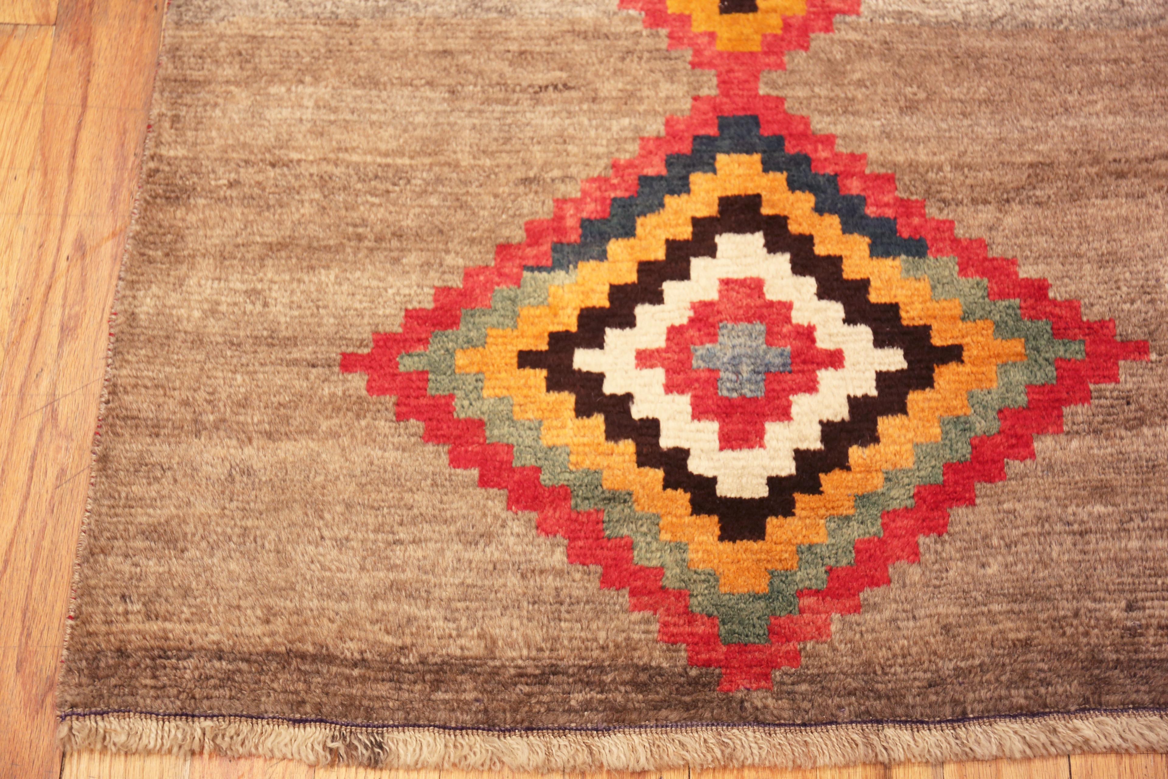 Annodato a mano Tappeto Nazmiyal Collection Vintage Persian Gabbeh 2 ft 11 in x 4 ft 9 in in vendita