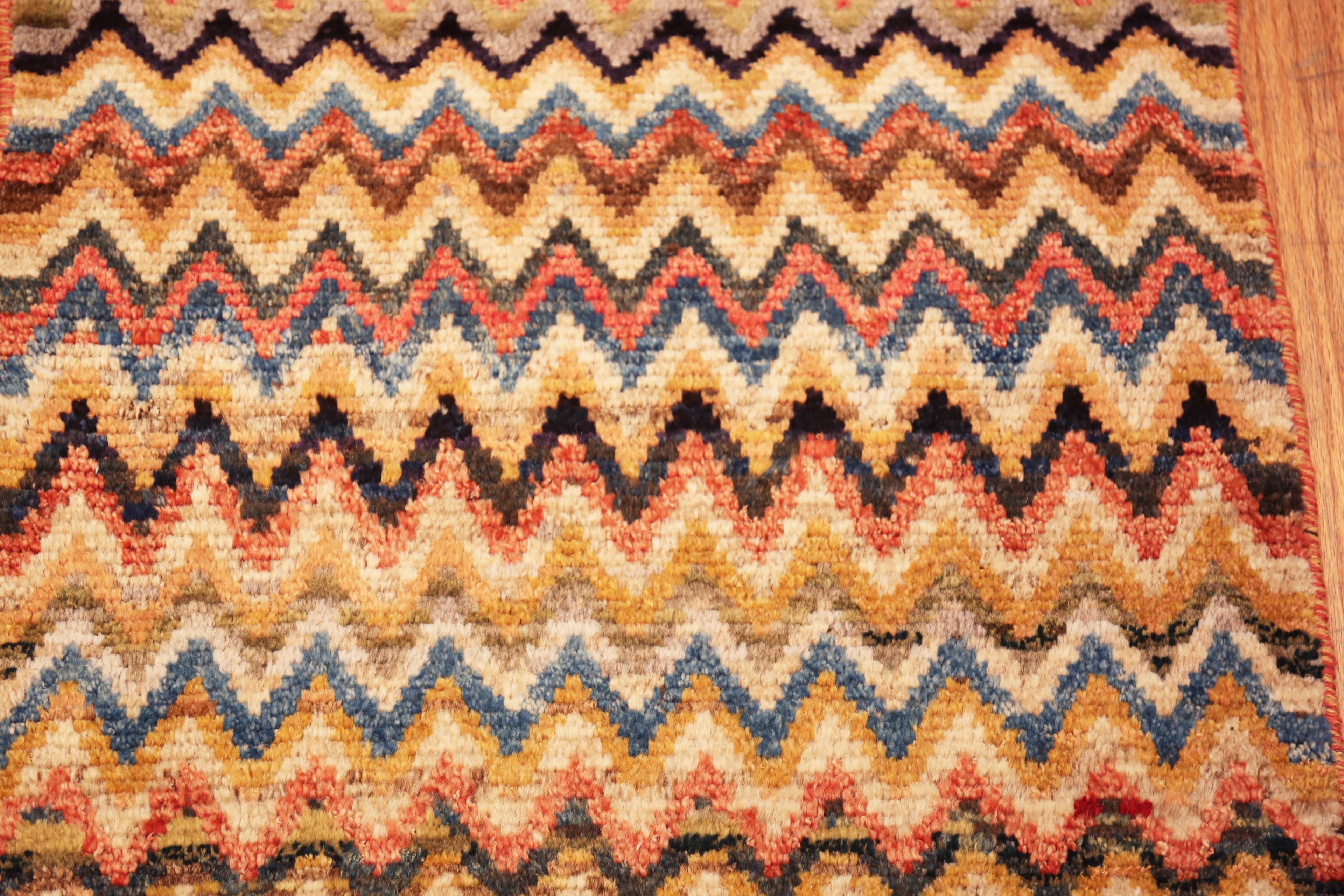 Nazmiyal Collection Vintage Persisch Gabbeh Teppich 2 ft 3 in x 4 ft 2 in (Handgeknüpft) im Angebot