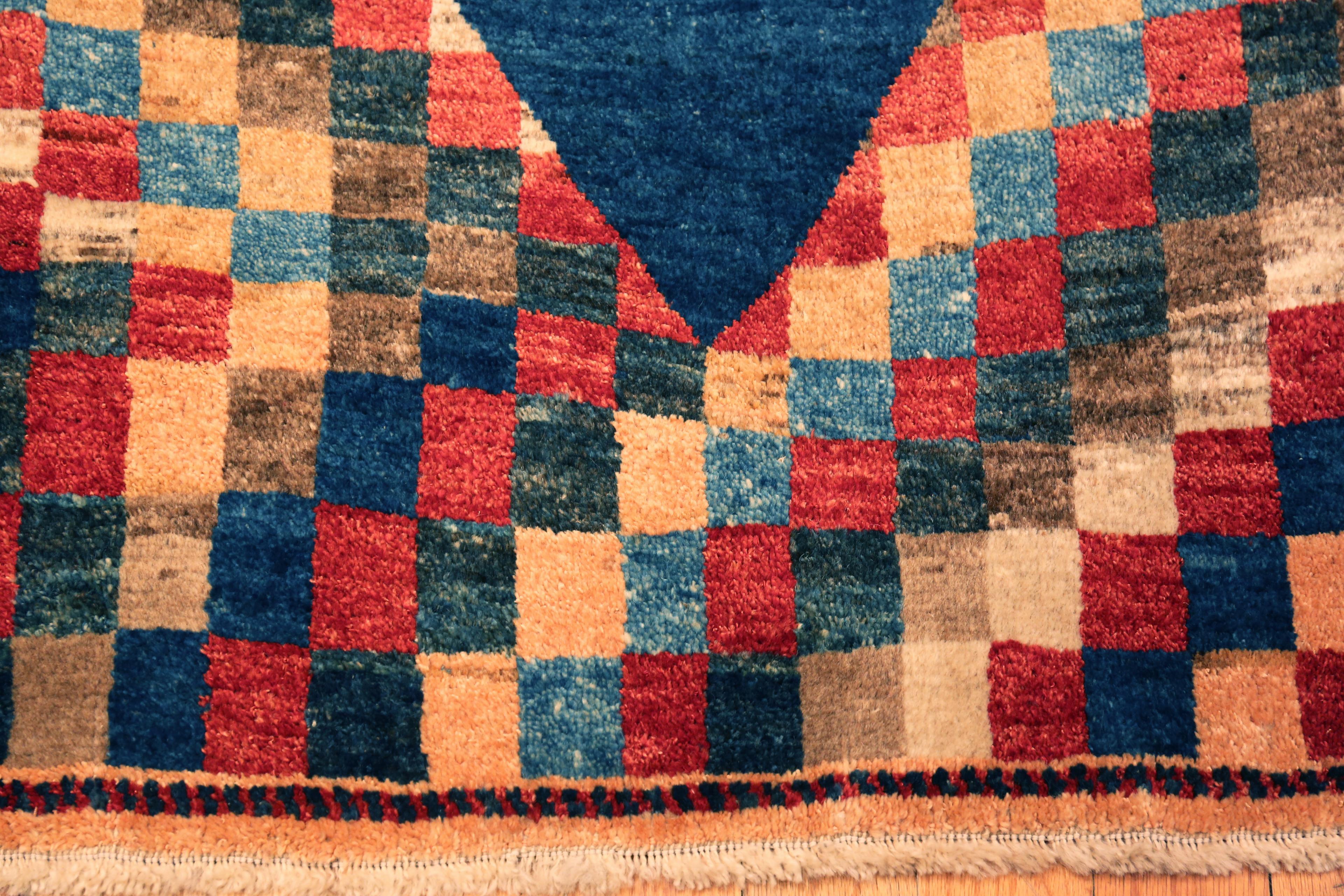 Tappeto Nazmiyal Collection Vintage Persian Gabbeh 2 ft 9 in x 4 ft 7 in In condizioni buone in vendita a New York, NY