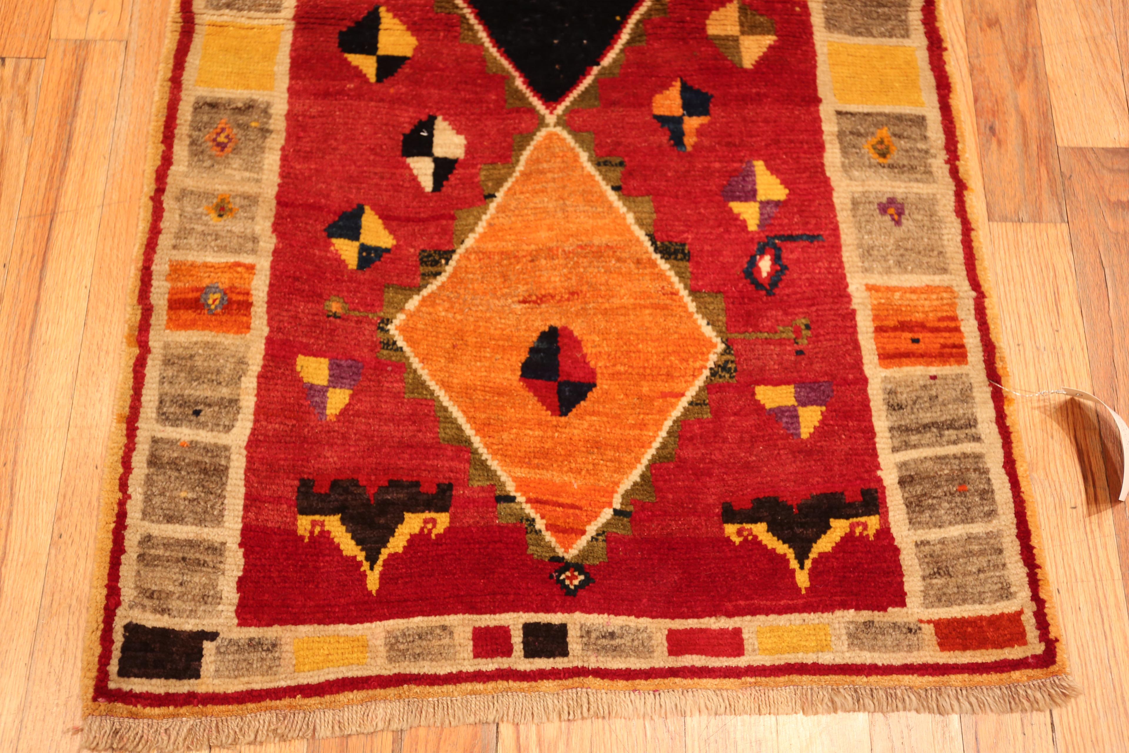 Nazmiyal Collection Alfombra Persa Gabbeh Vintage 2 pies 9 pulgadas x 5 pies en Bueno estado para la venta en New York, NY