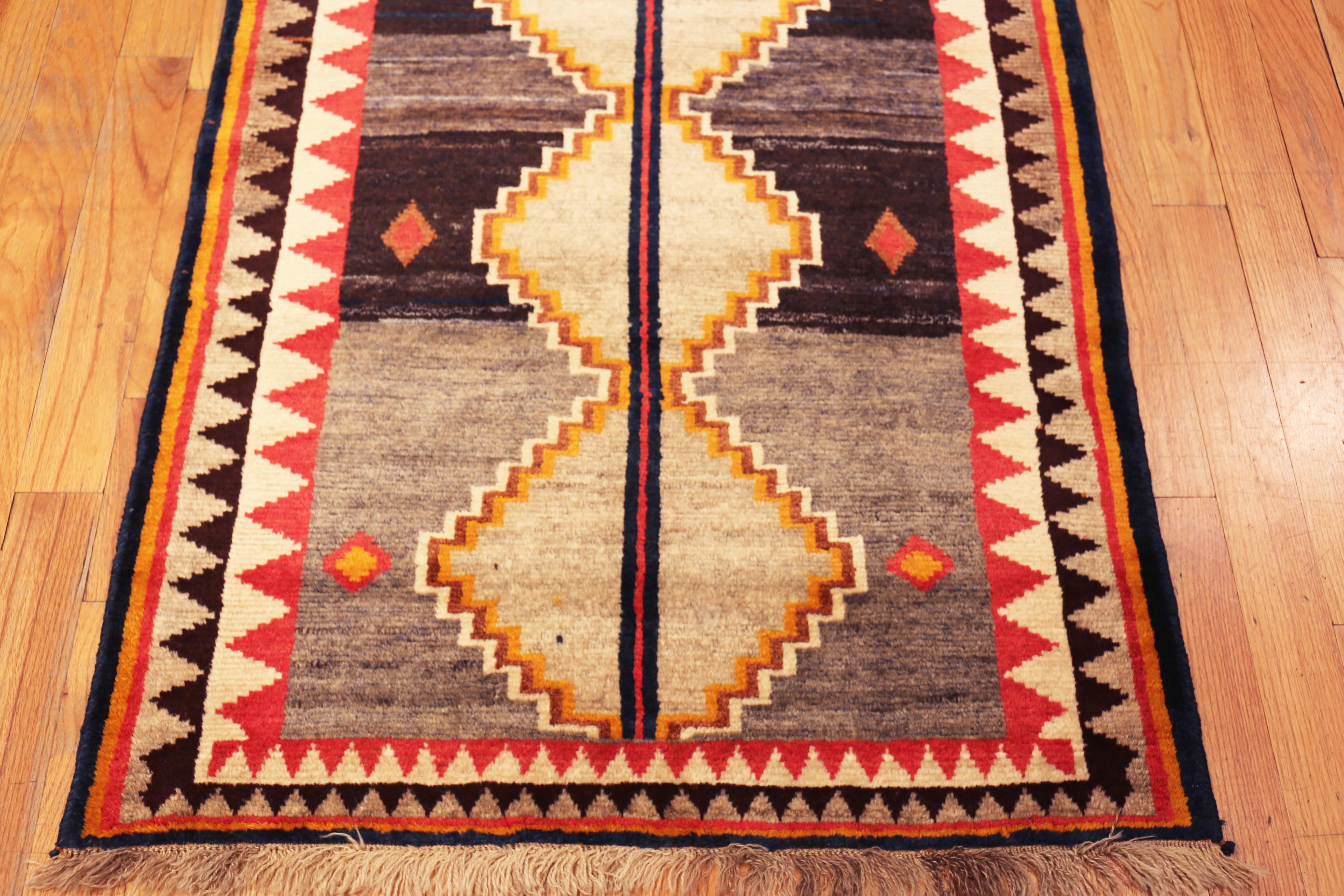 Nazmiyal Collection Alfombra Persa Gabbeh Vintage 1,8 x 1,8 m siglo XX en venta