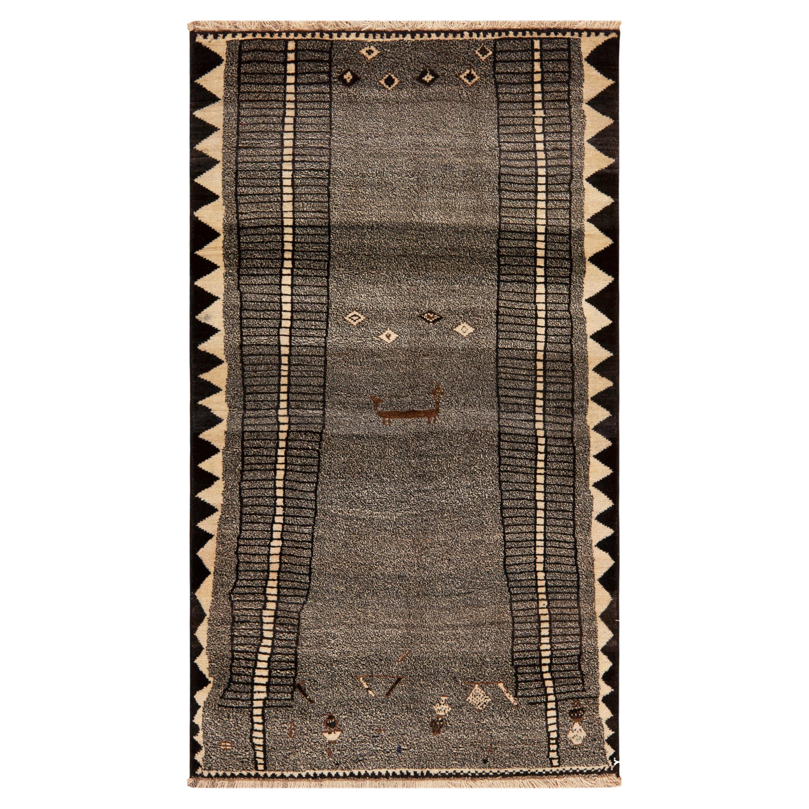 Nazmiyal Collection Vintage Persian Gabbeh Rug 3 ft 4 in x 5 ft 8 in in vendita