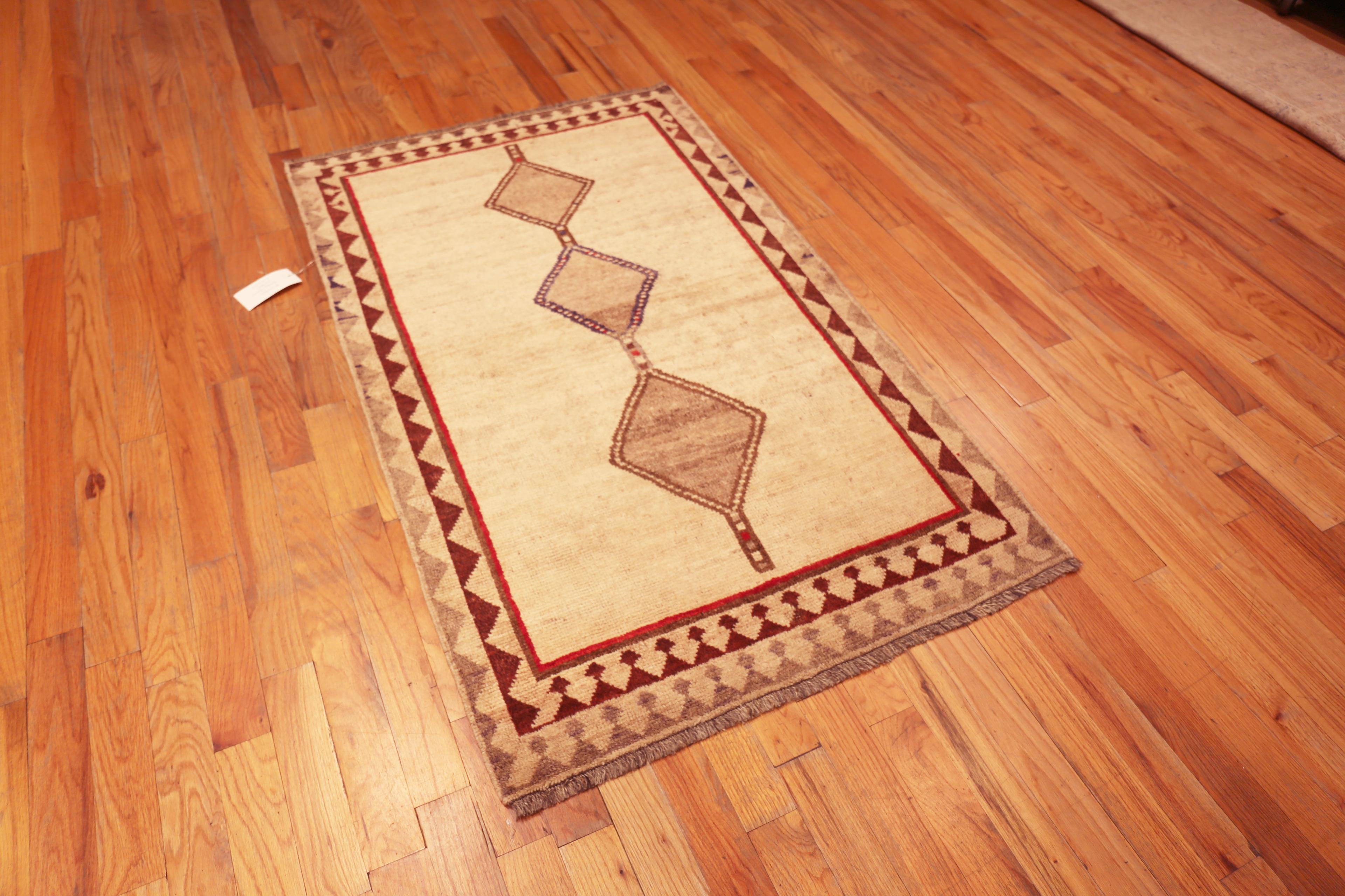 Piccolo Tappeto Gabbeh persiano vintage dai toni neutri, Paese d'origine: Persia, Data di produzione: Vintage