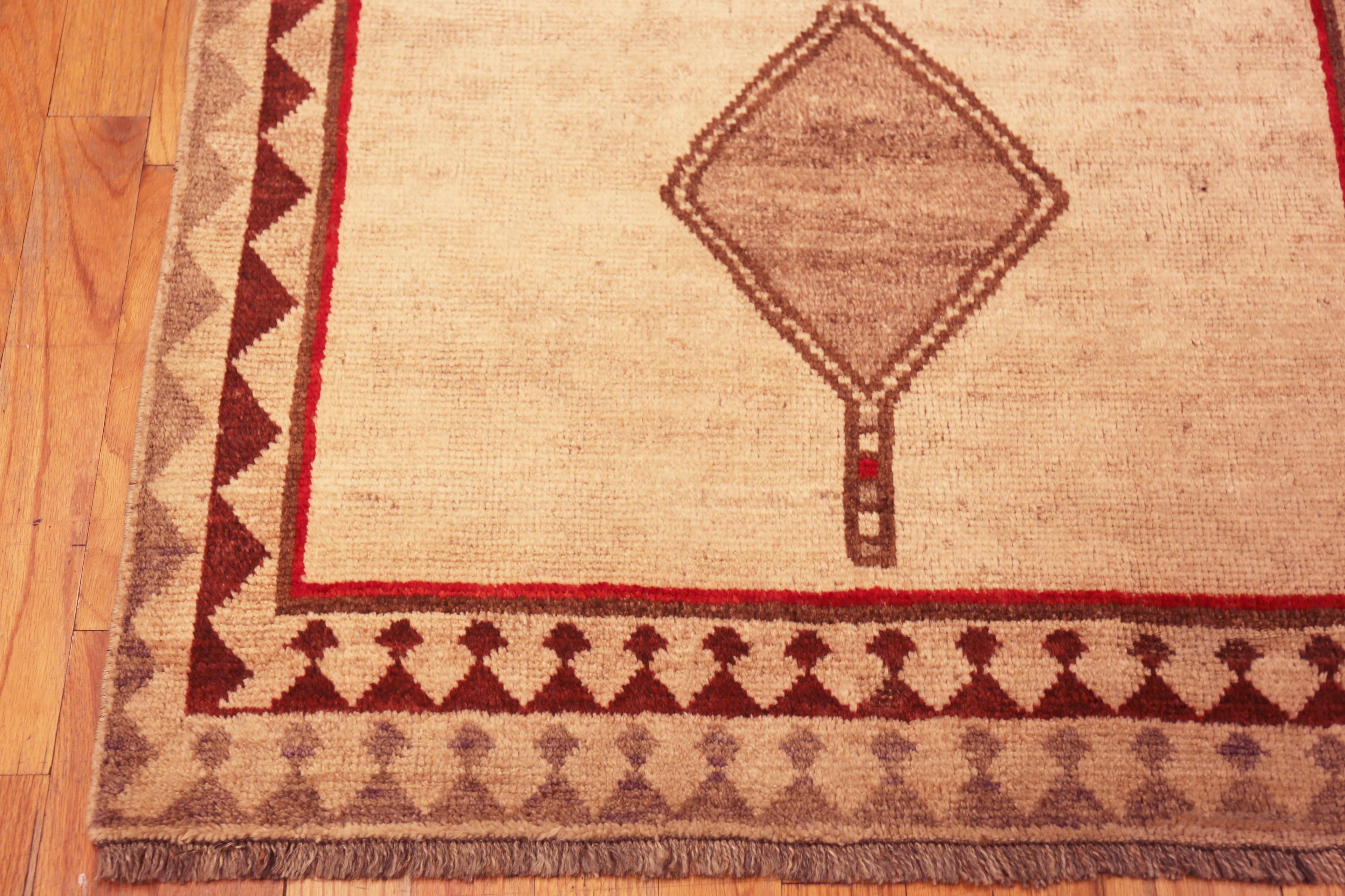 XX secolo Tappeto Nazmiyal Collection Vintage Persian Gabbeh 3 ft 7 in x 5 ft 9 in in vendita