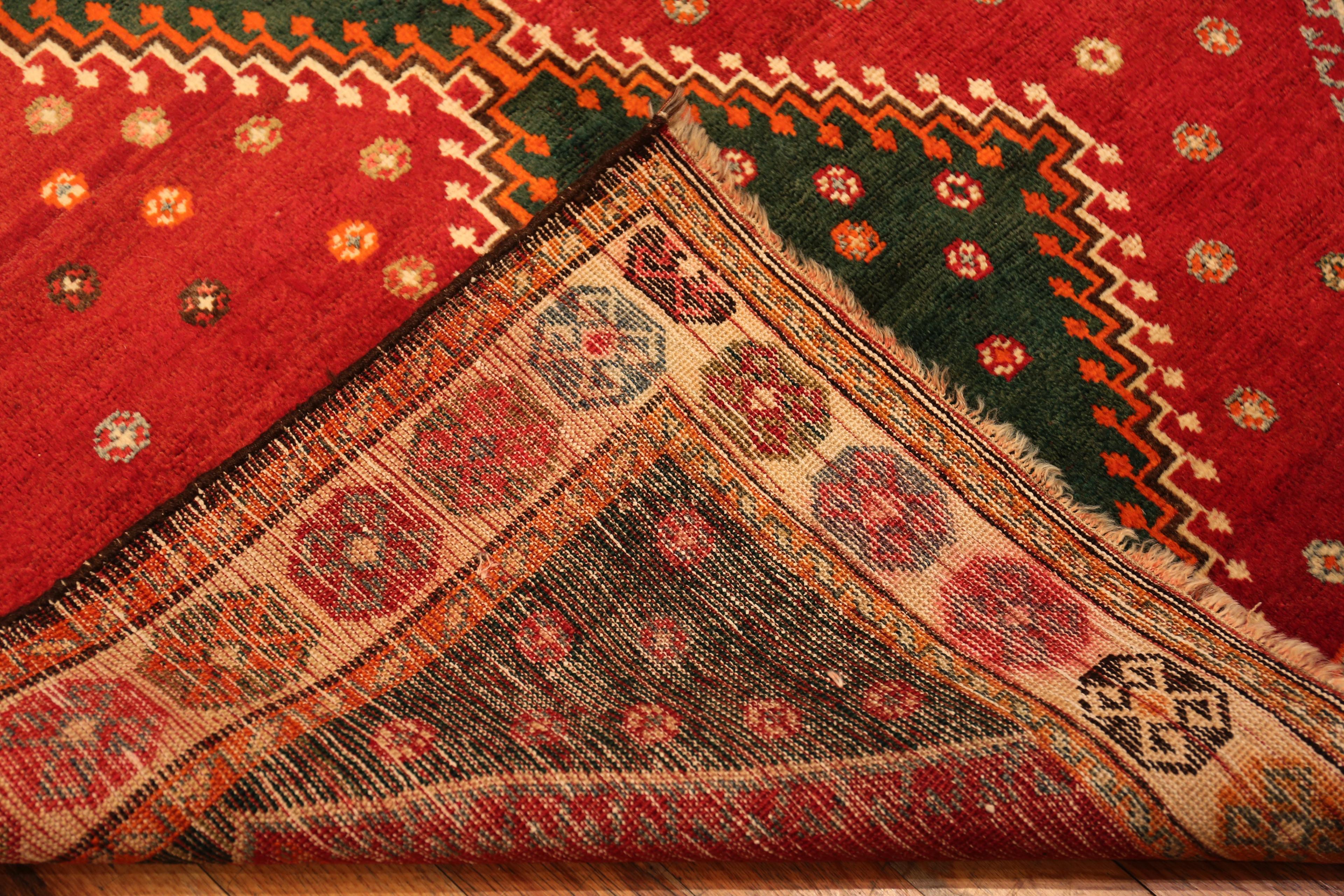 Nazmiyal Collection Vintage Persisch Gabbeh Teppich 4 ft 3 in x 7 ft im Angebot 3