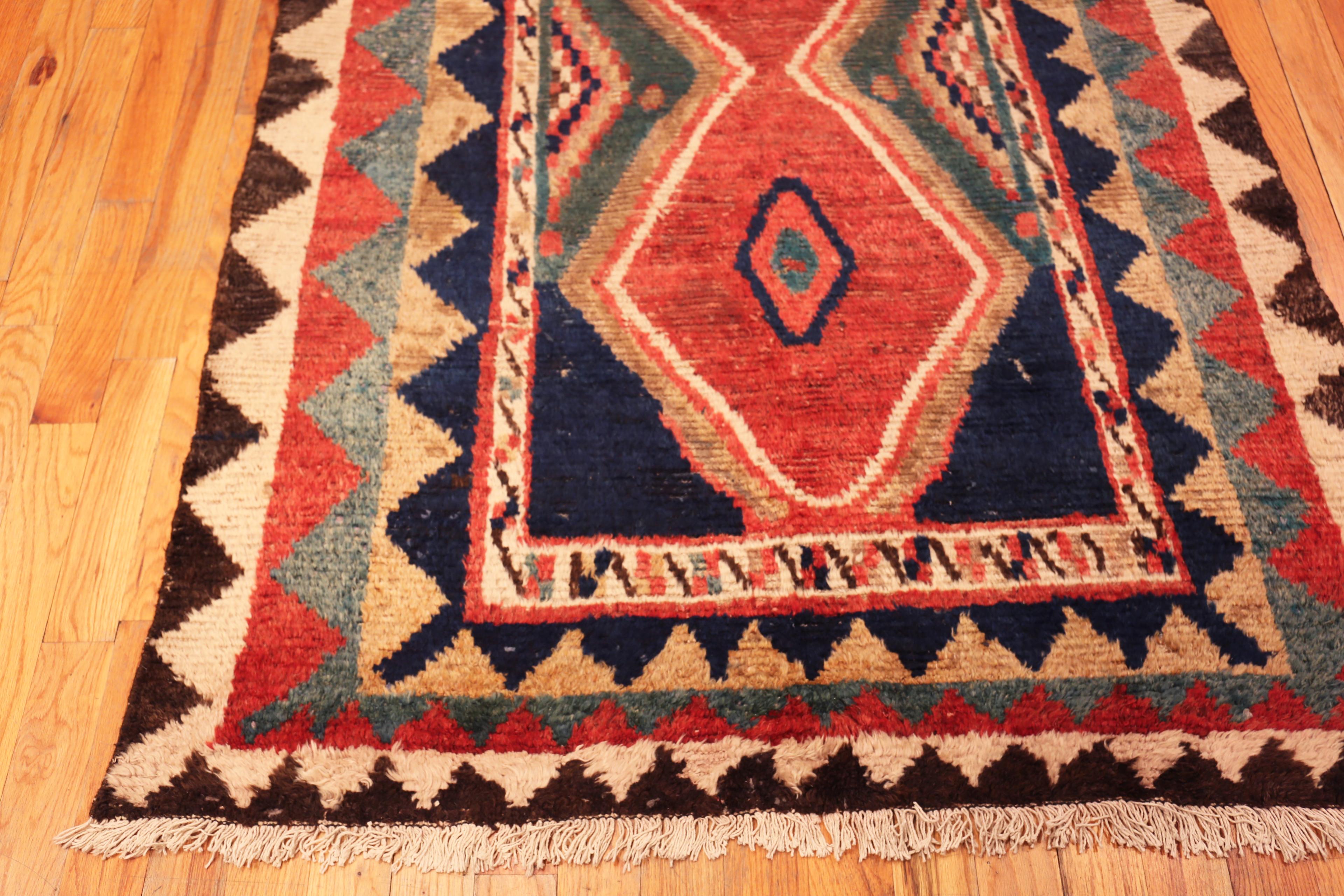 XX secolo Tappeto Nazmiyal Collection Vintage Persian Gabbeh 4 ft 7 in x 7 ft 5 in in vendita