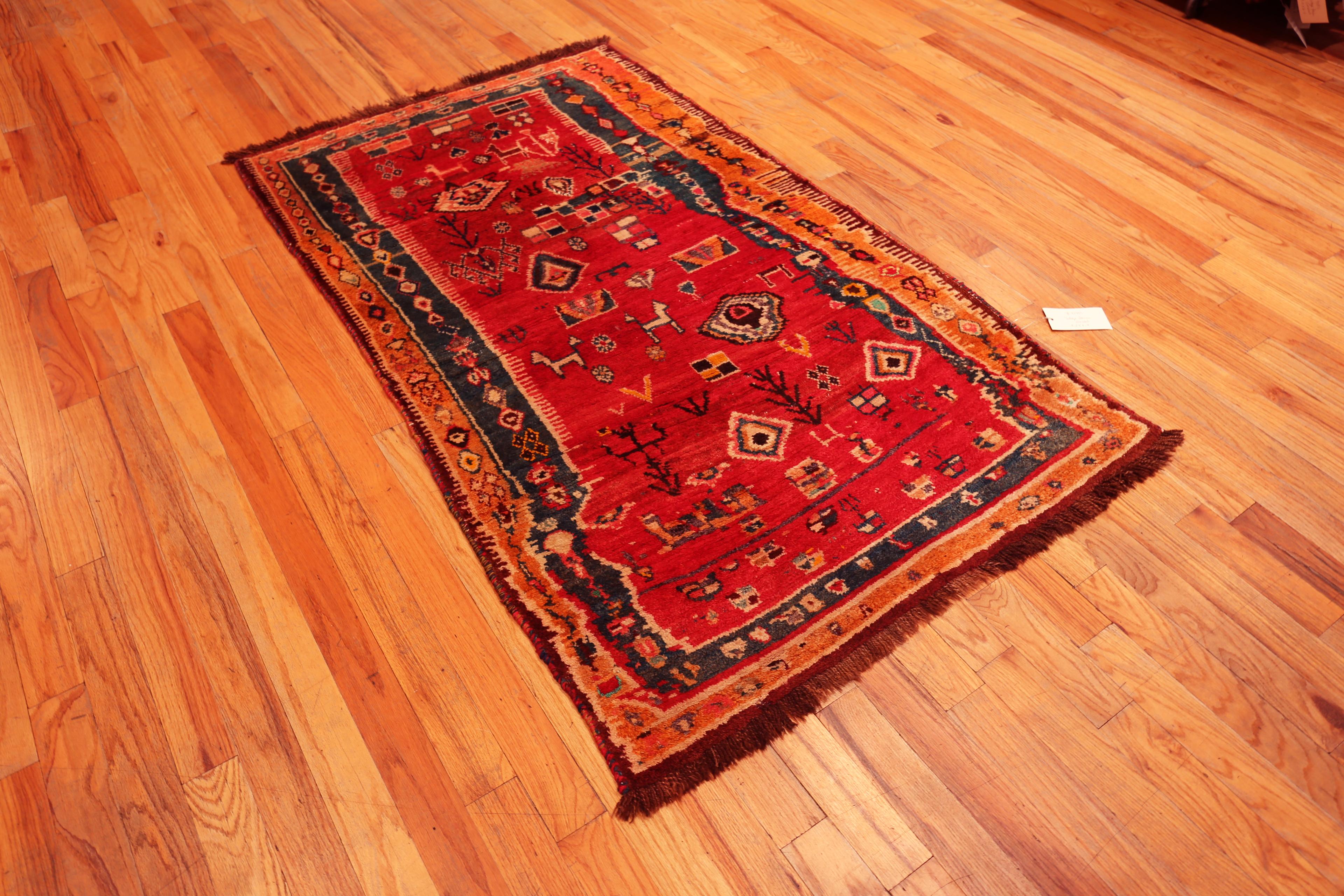 Nazmiyal Collection Vintage Persisch Gabbeh Teppich 4 ft x 6 ft 4 in (Handgeknüpft) im Angebot