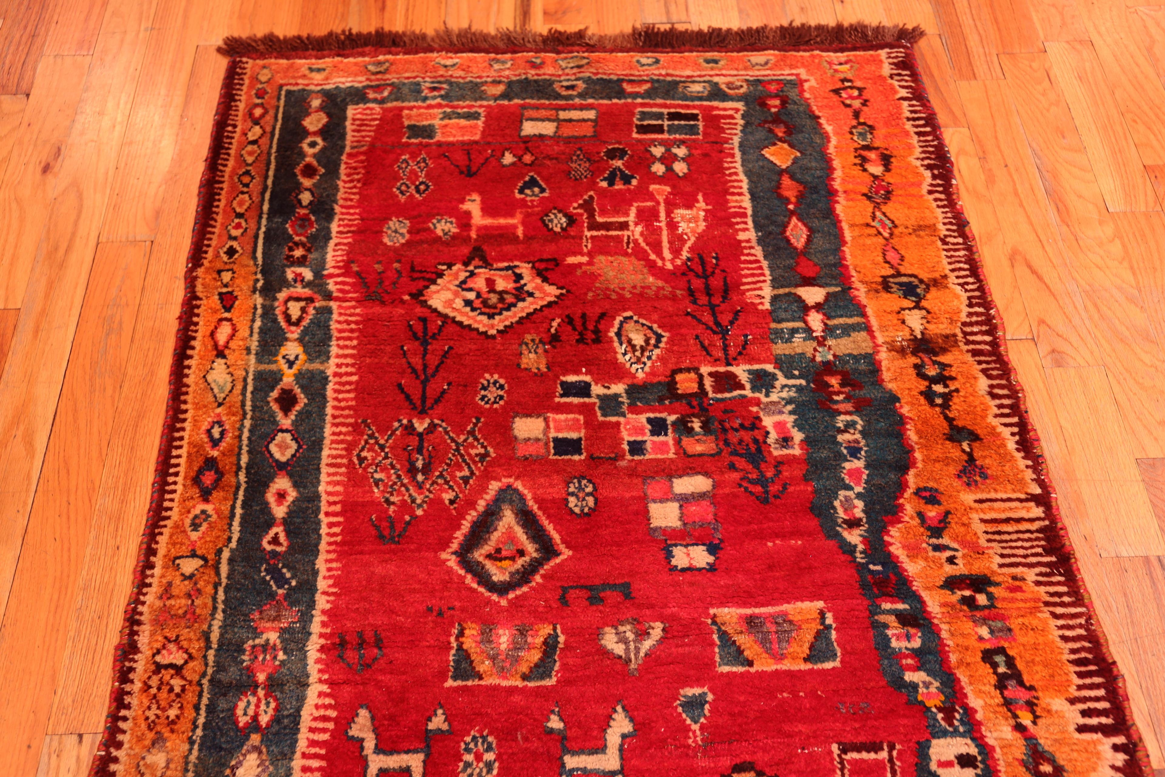 Nazmiyal Collection Vintage Persisch Gabbeh Teppich 4 ft x 6 ft 4 in im Zustand „Gut“ im Angebot in New York, NY