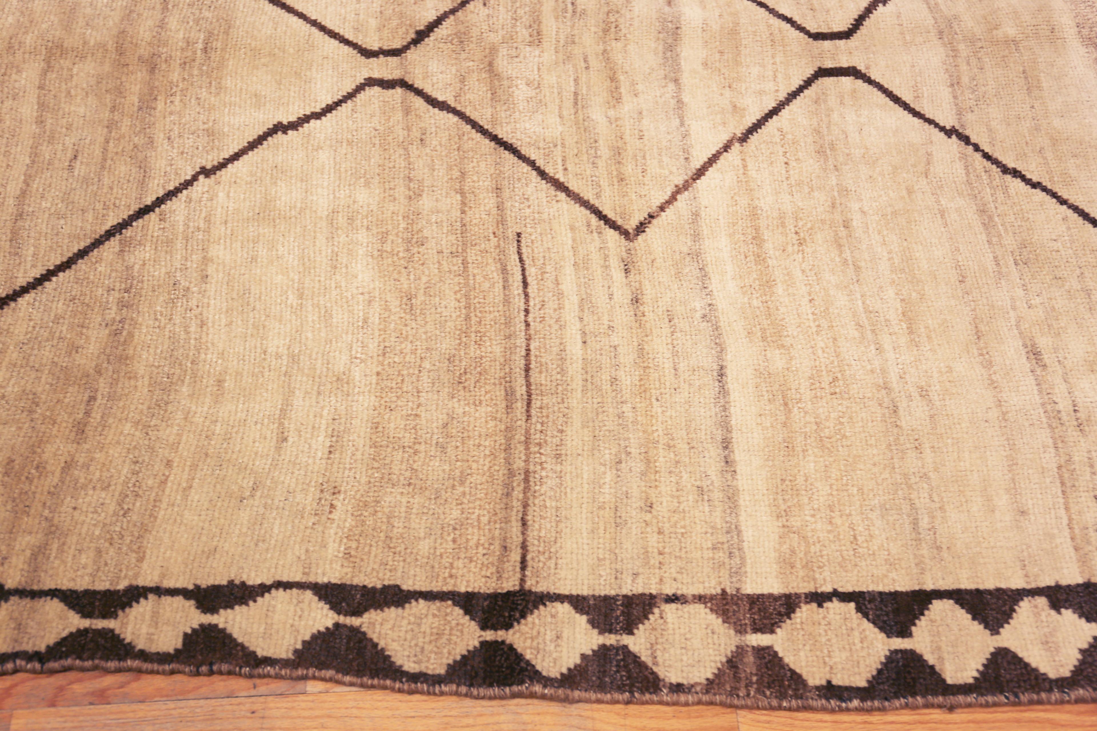 Tappeto Nazmiyal Collection Vintage Persian Gabbeh 6 ft x 8 ft 4 in In condizioni buone in vendita a New York, NY