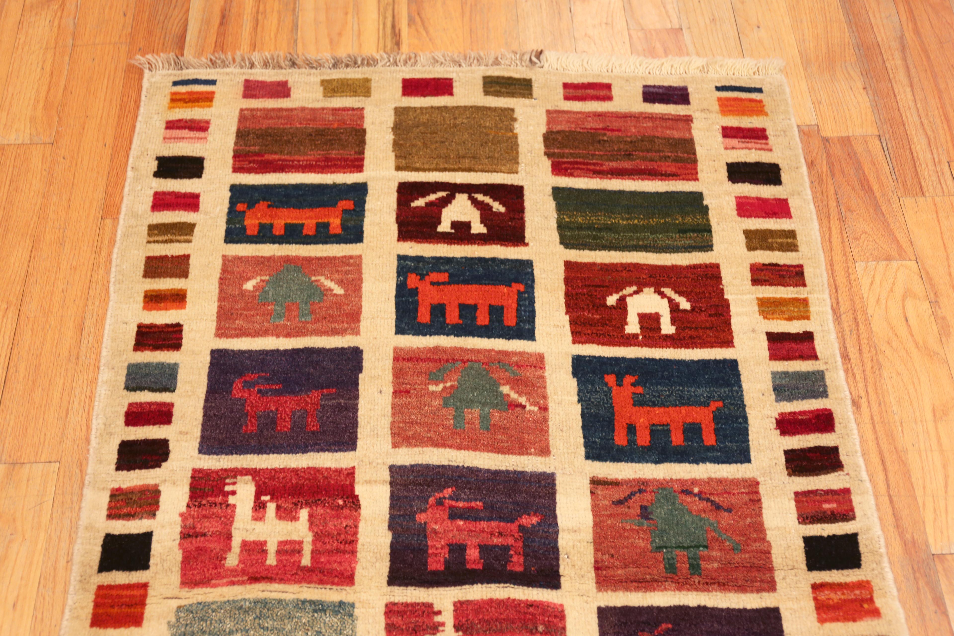 Tribale Tappeto Gabbeh persiano vintage della Collection'S di Nazmiyal in vendita