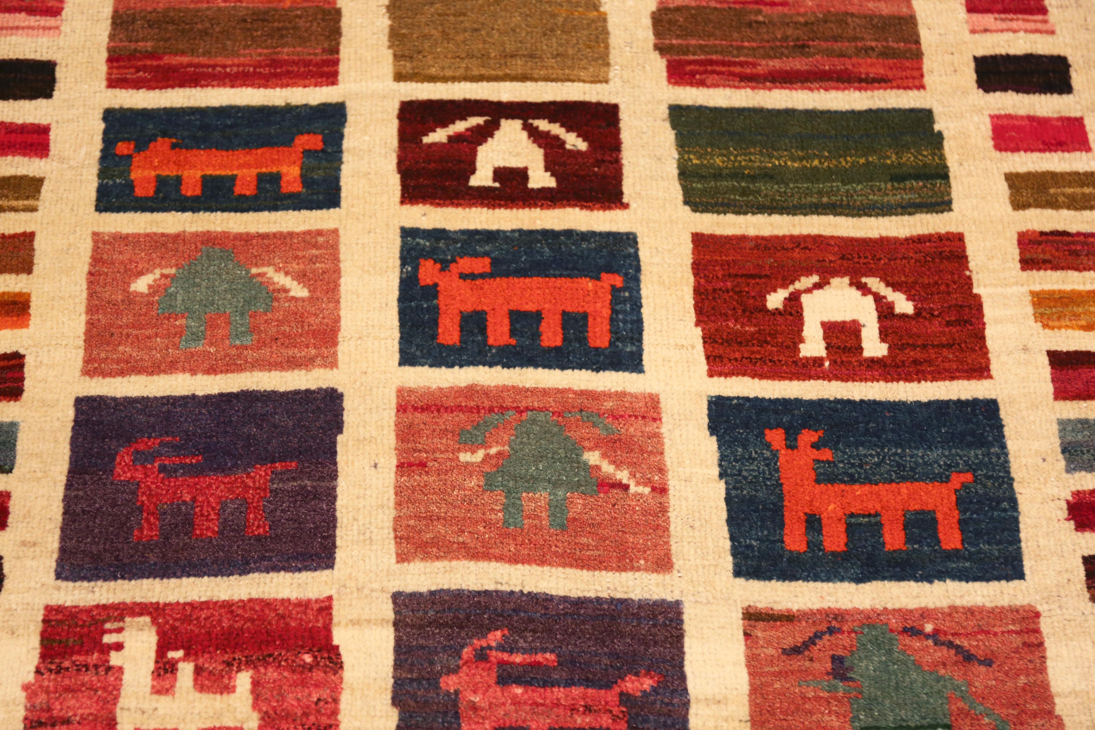 Persiano Tappeto Gabbeh persiano vintage della Collection'S di Nazmiyal in vendita