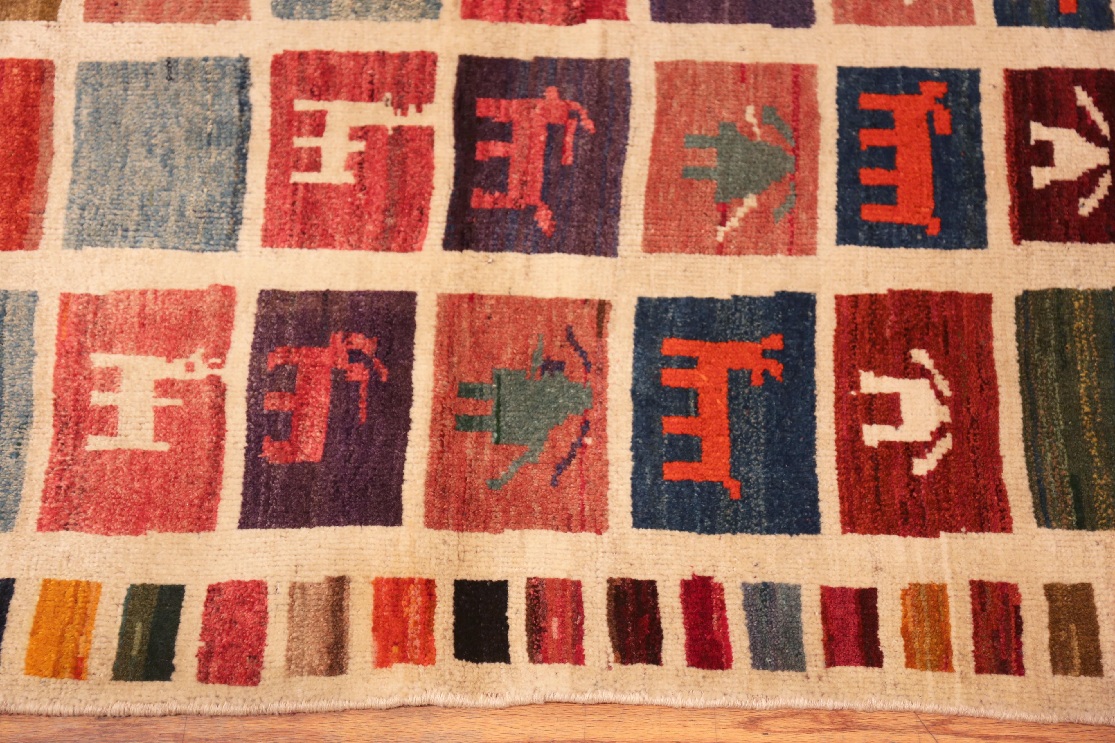 Annodato a mano Tappeto Gabbeh persiano vintage della Collection'S di Nazmiyal in vendita