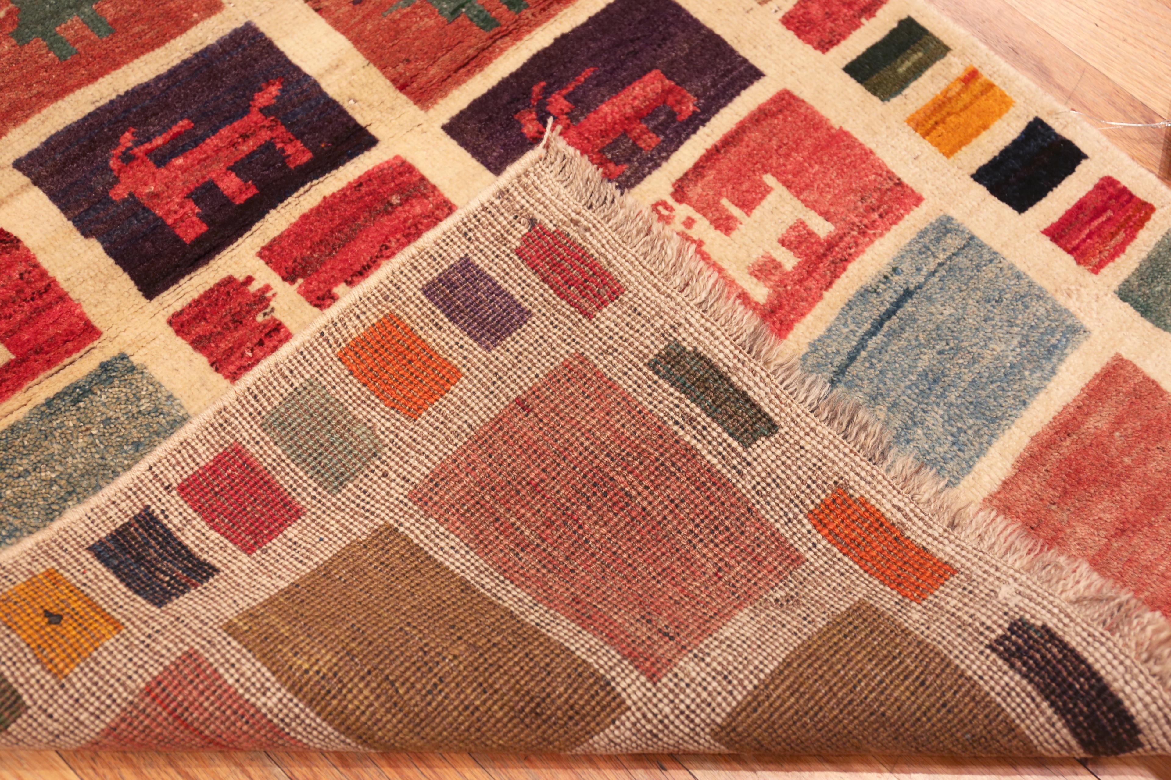 XX secolo Tappeto Gabbeh persiano vintage della Collection'S di Nazmiyal in vendita