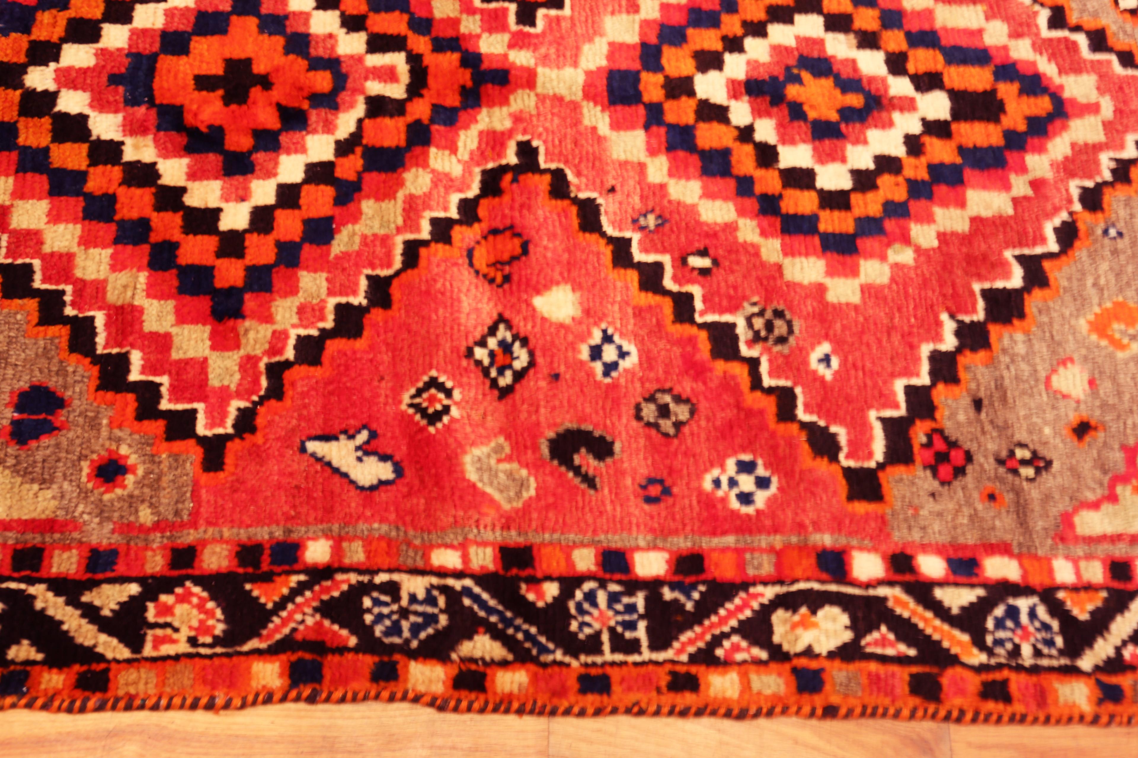 Tribale Tappeto Nazmiyal Collection Vintage Persian Gabbeh Medaglioni 4 ft x 6 ft in vendita