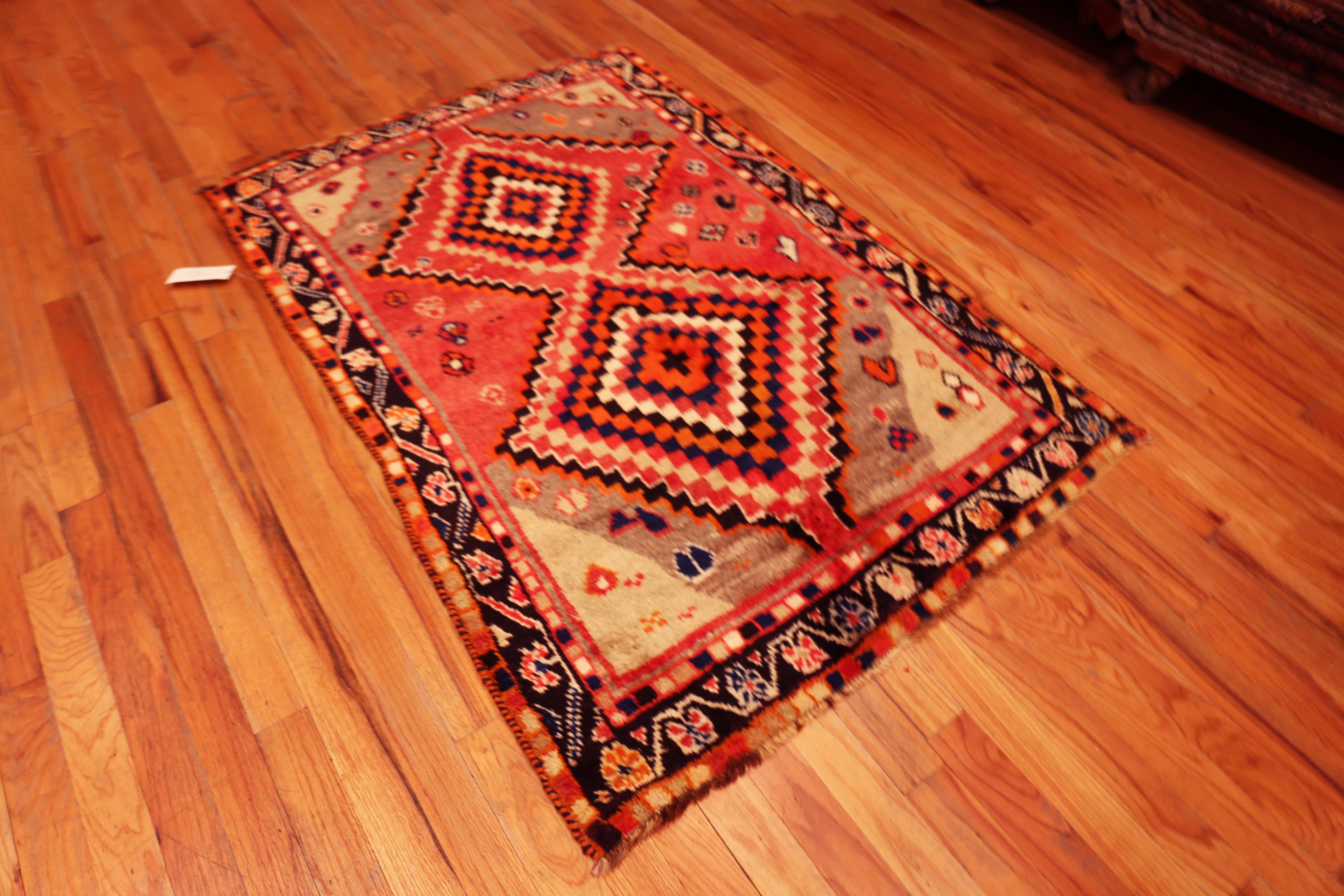 Annodato a mano Tappeto Nazmiyal Collection Vintage Persian Gabbeh Medaglioni 4 ft x 6 ft in vendita