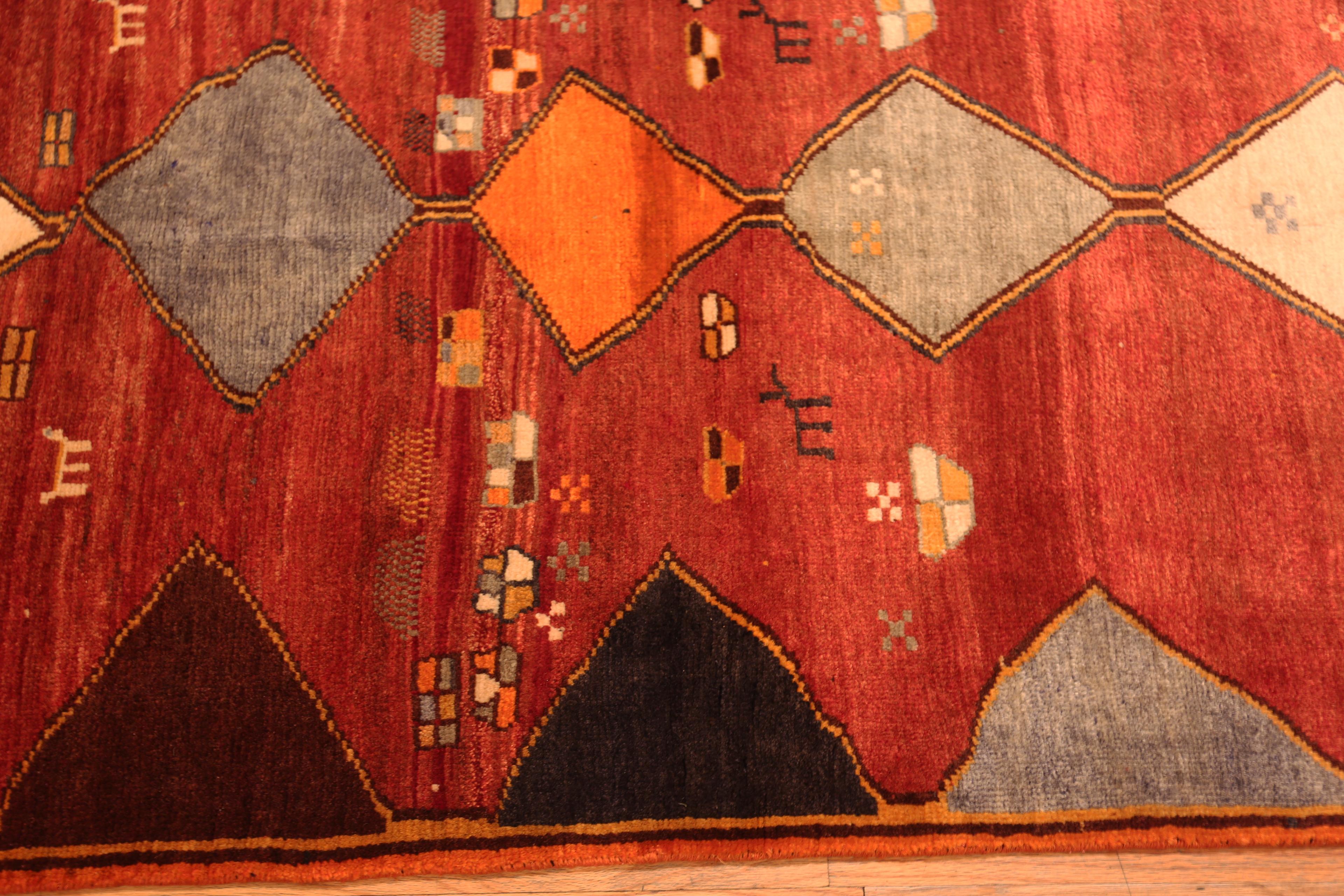 Nazmiyal Collection Vintage Persisch Gabbeh Teppich Tribal 3 ft 7 in x 5 ft 2 in (Stammeskunst) im Angebot