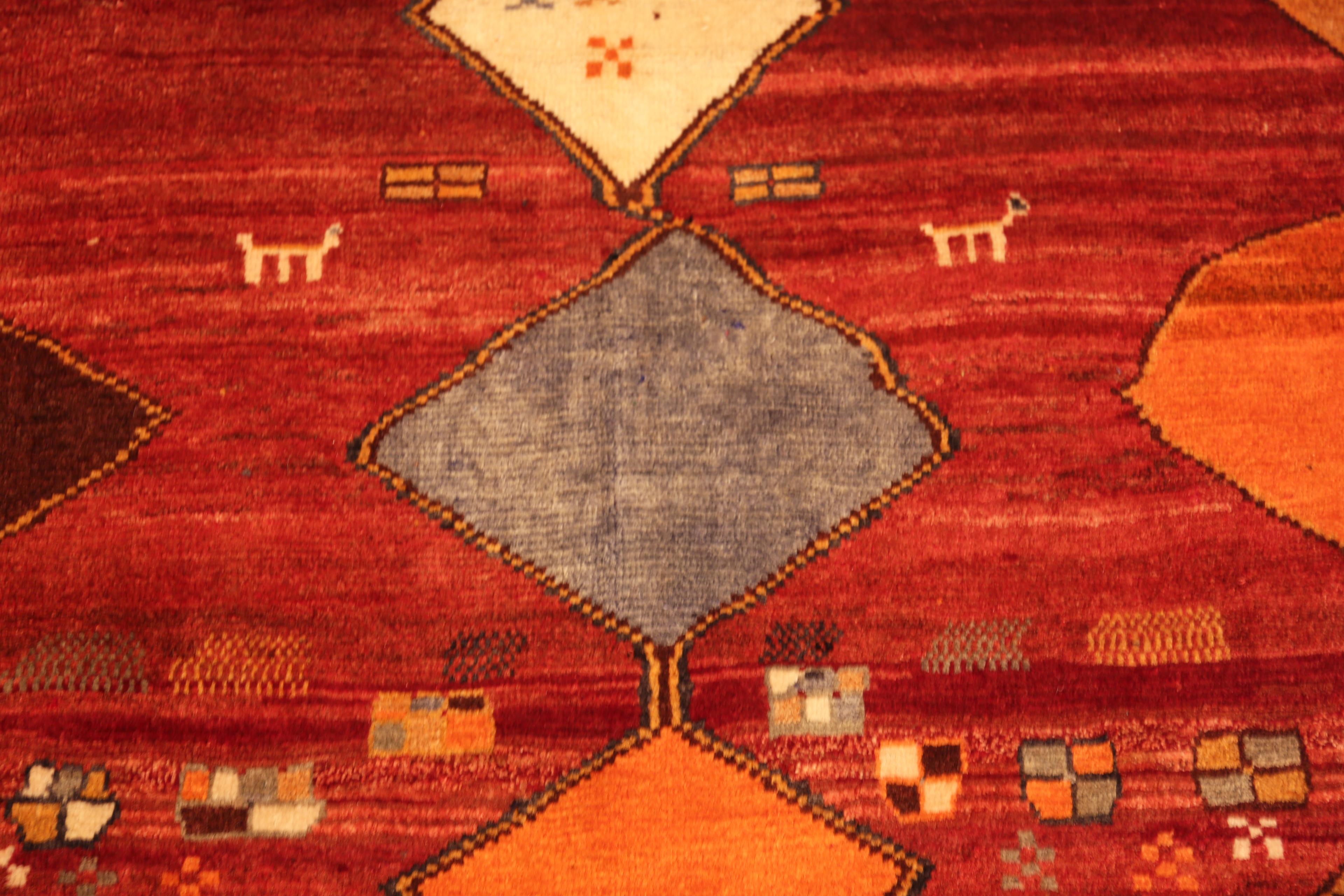 Nazmiyal Collection Vintage Persisch Gabbeh Teppich Tribal 3 ft 7 in x 5 ft 2 in (20. Jahrhundert) im Angebot