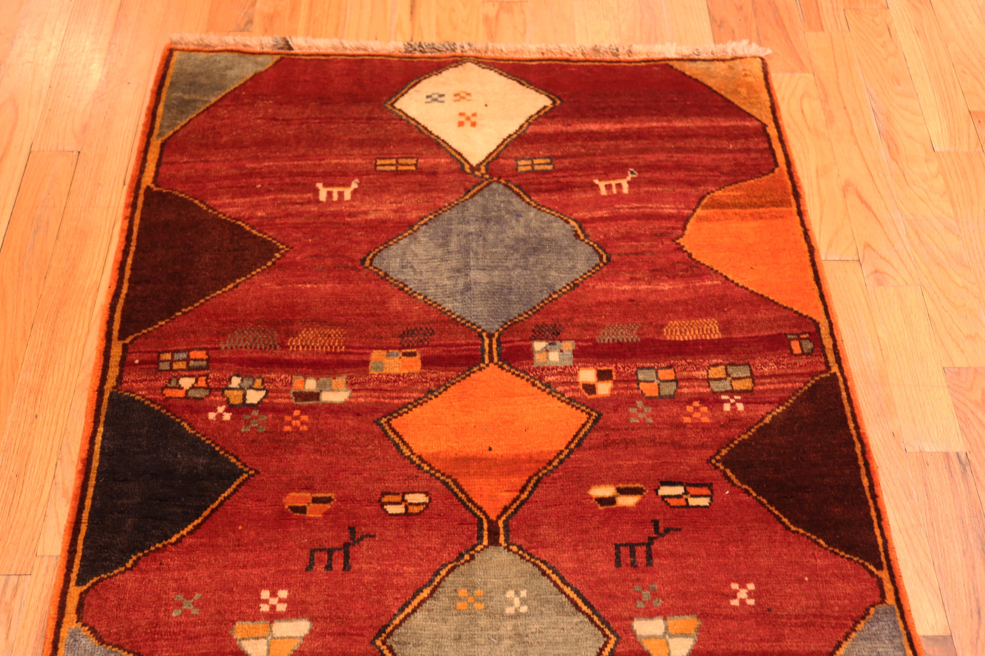 Nazmiyal Collection Vintage Persisch Gabbeh Teppich Tribal 3 ft 7 in x 5 ft 2 in (Wolle) im Angebot