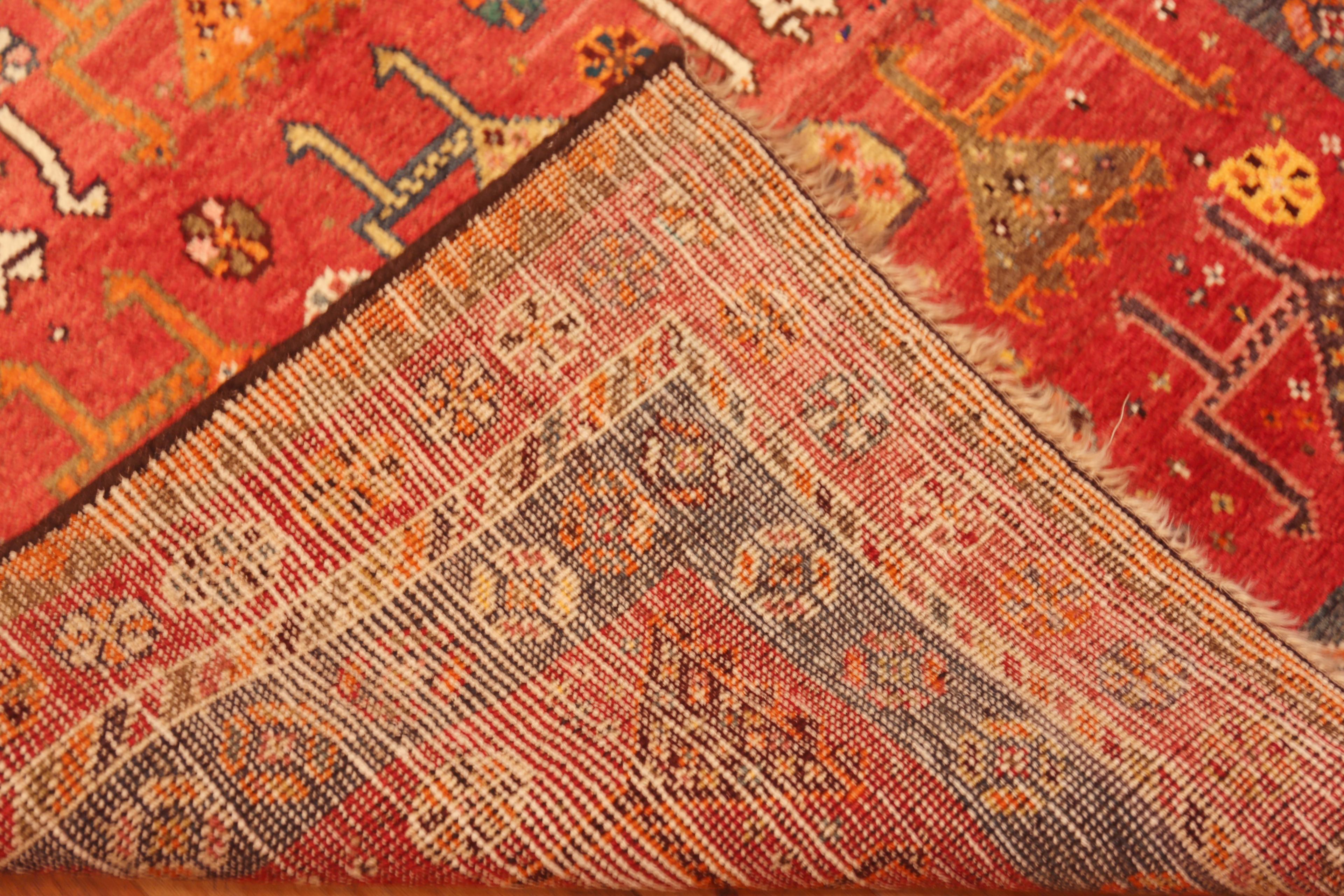Annodato a mano Nazmiyal Collection Vintage Persian Gabbeh Rug With Motifs 4 ft x 7 ft 3 in in vendita