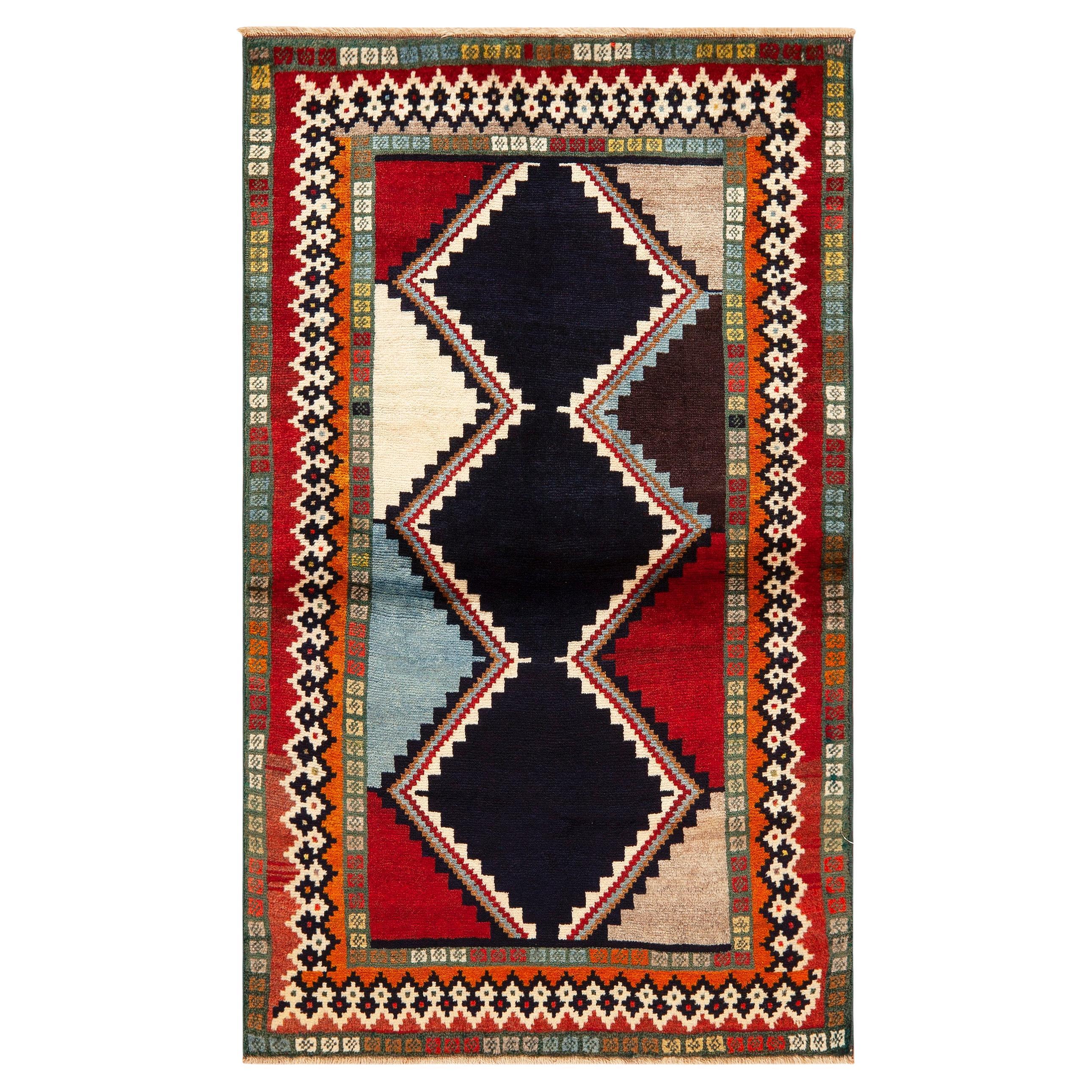 Nazmiyal Collection Vintage persischen Gabbeh Teppich mit Tribal 3 ft 1 in x 5 ft 2 in im Angebot