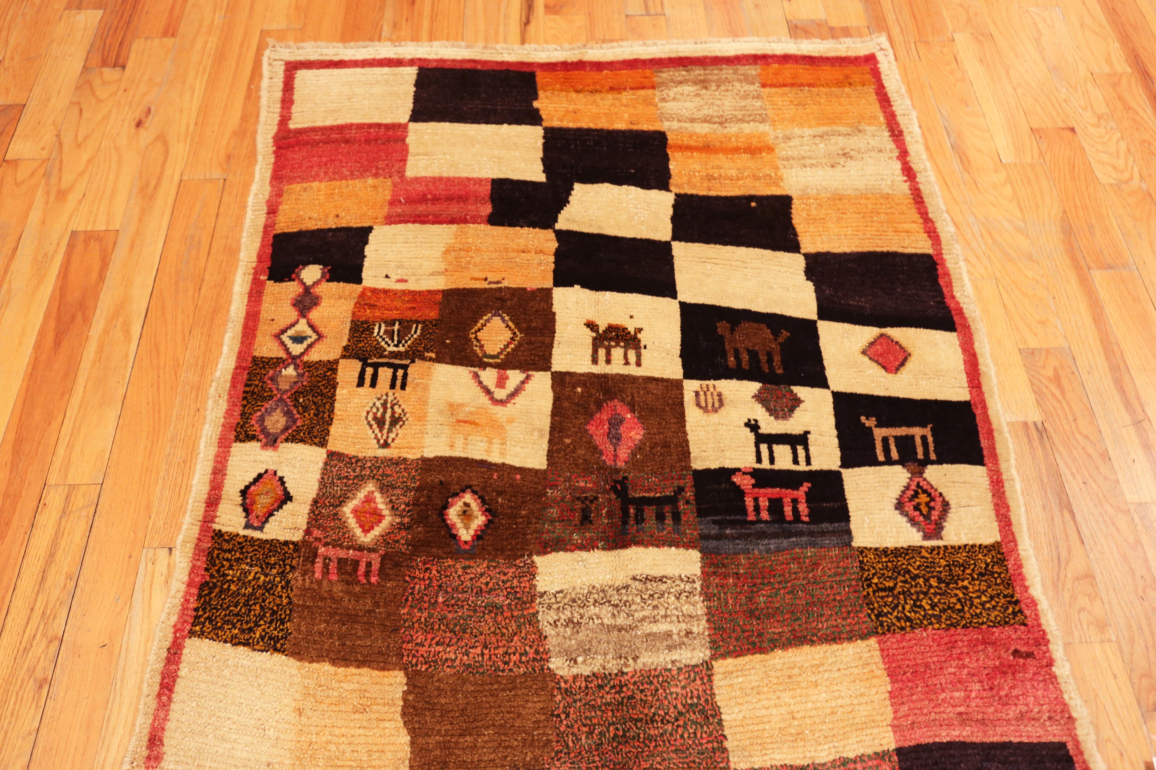 Annodato a mano Nazmiyal Collection Tappeto Tribale Persiano Vintage Gabbeh 4 ft x 6 ft 4 in in vendita