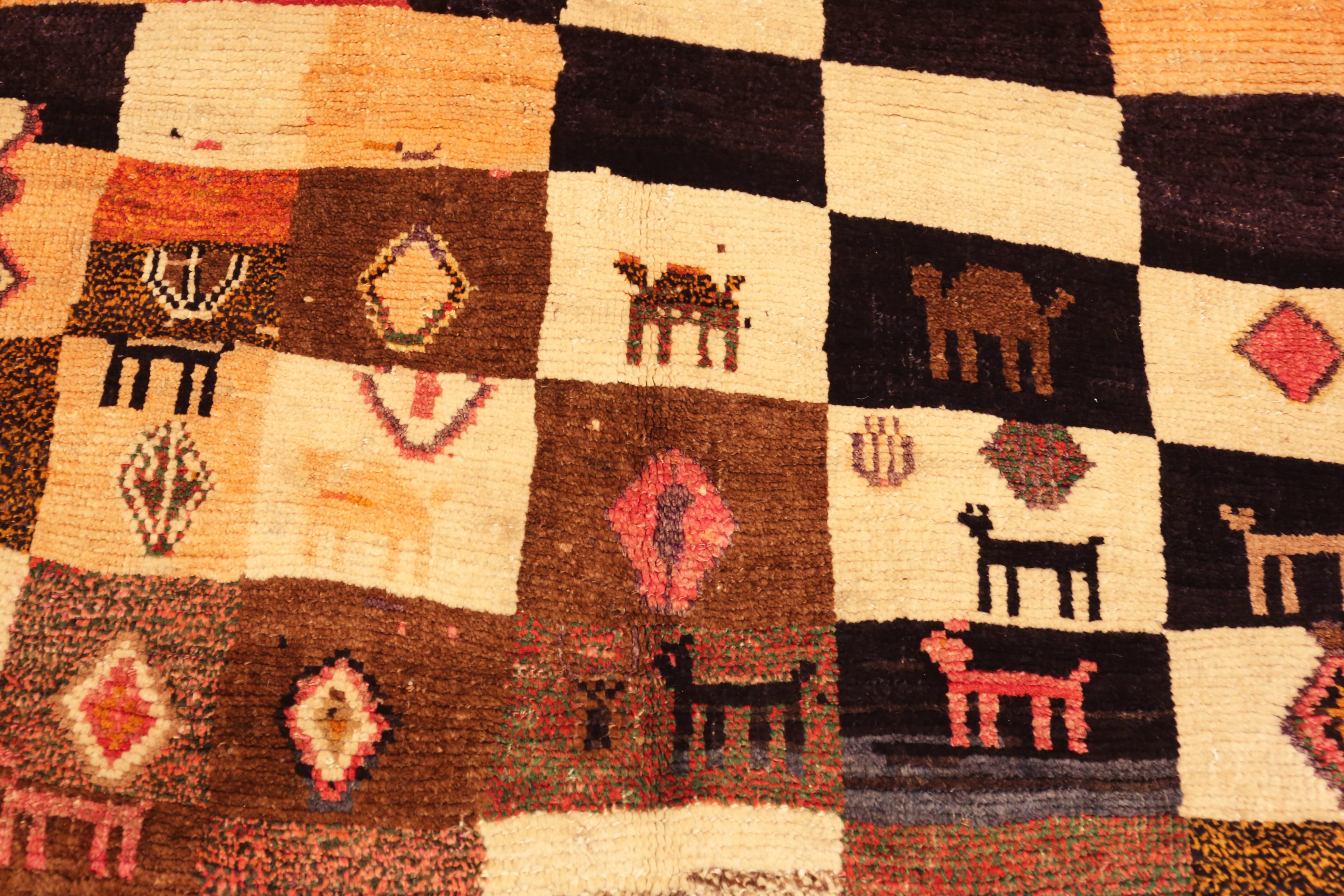 Nazmiyal Collection Tappeto Tribale Persiano Vintage Gabbeh 4 ft x 6 ft 4 in In condizioni buone in vendita a New York, NY