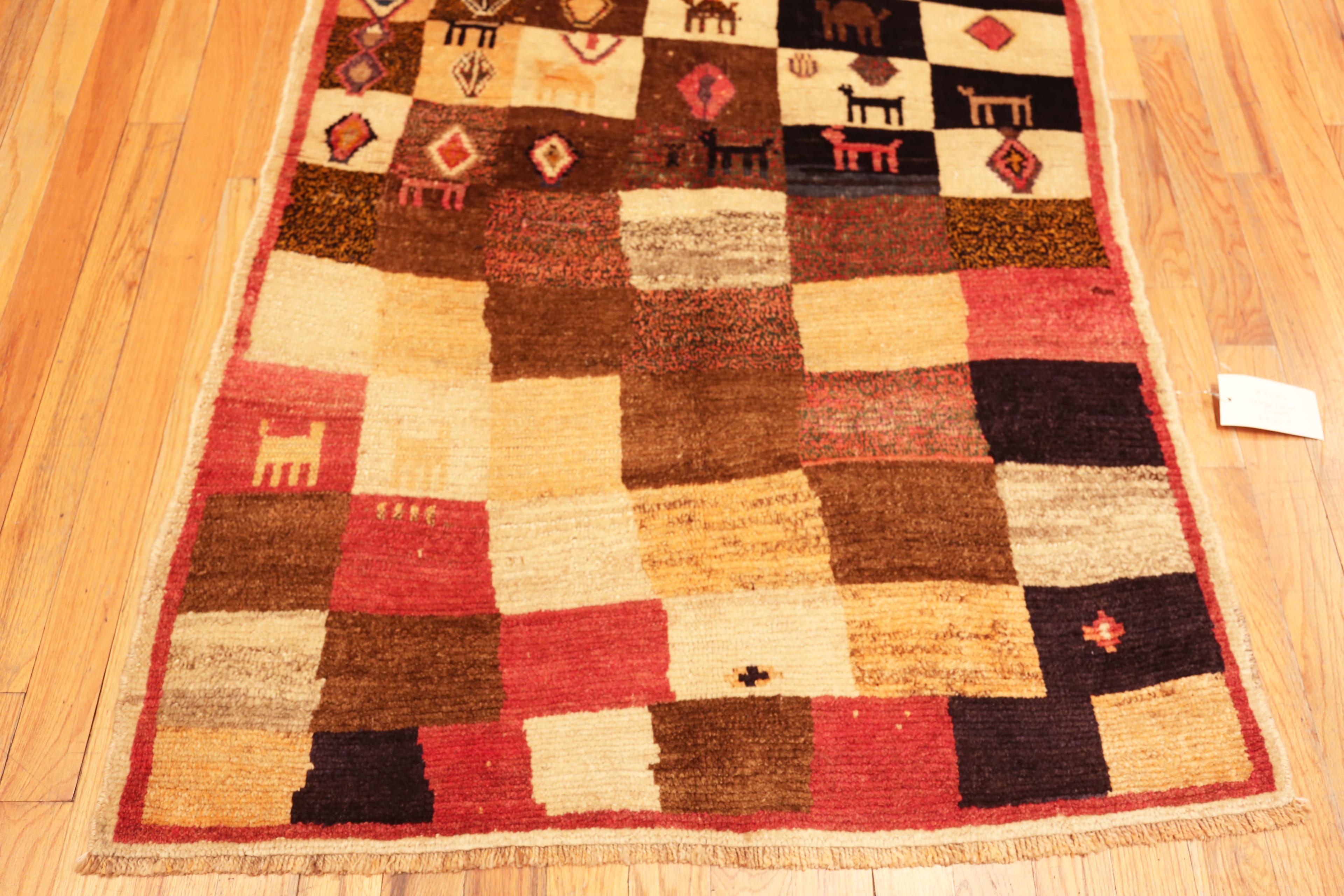 Lana Nazmiyal Collection Tappeto Tribale Persiano Vintage Gabbeh 4 ft x 6 ft 4 in in vendita